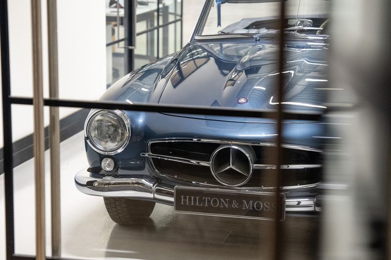 F1 World Champion Damon Hill visits Hilton & Moss