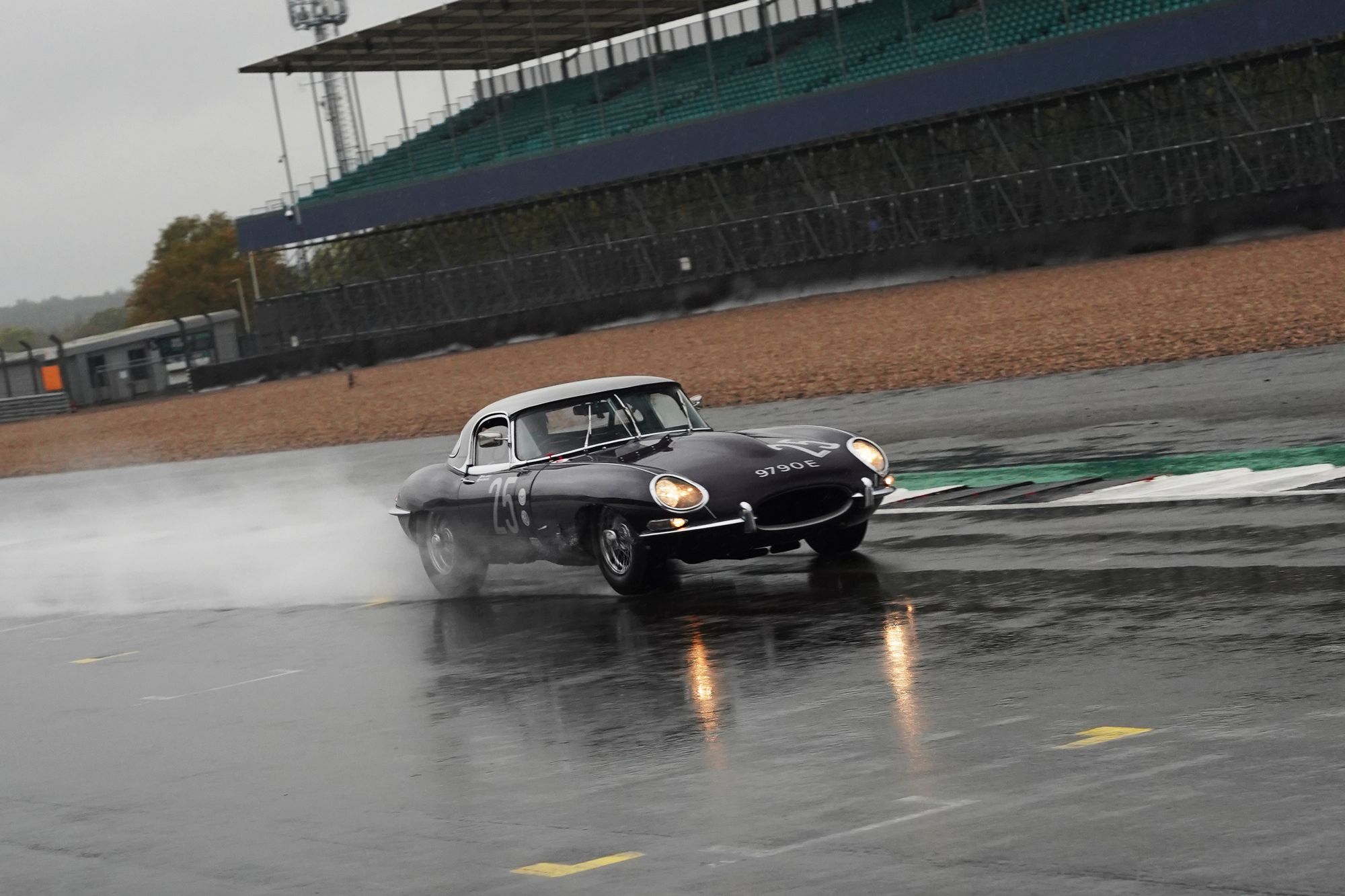 Hilton & Moss wrap up the race season at Silverstone