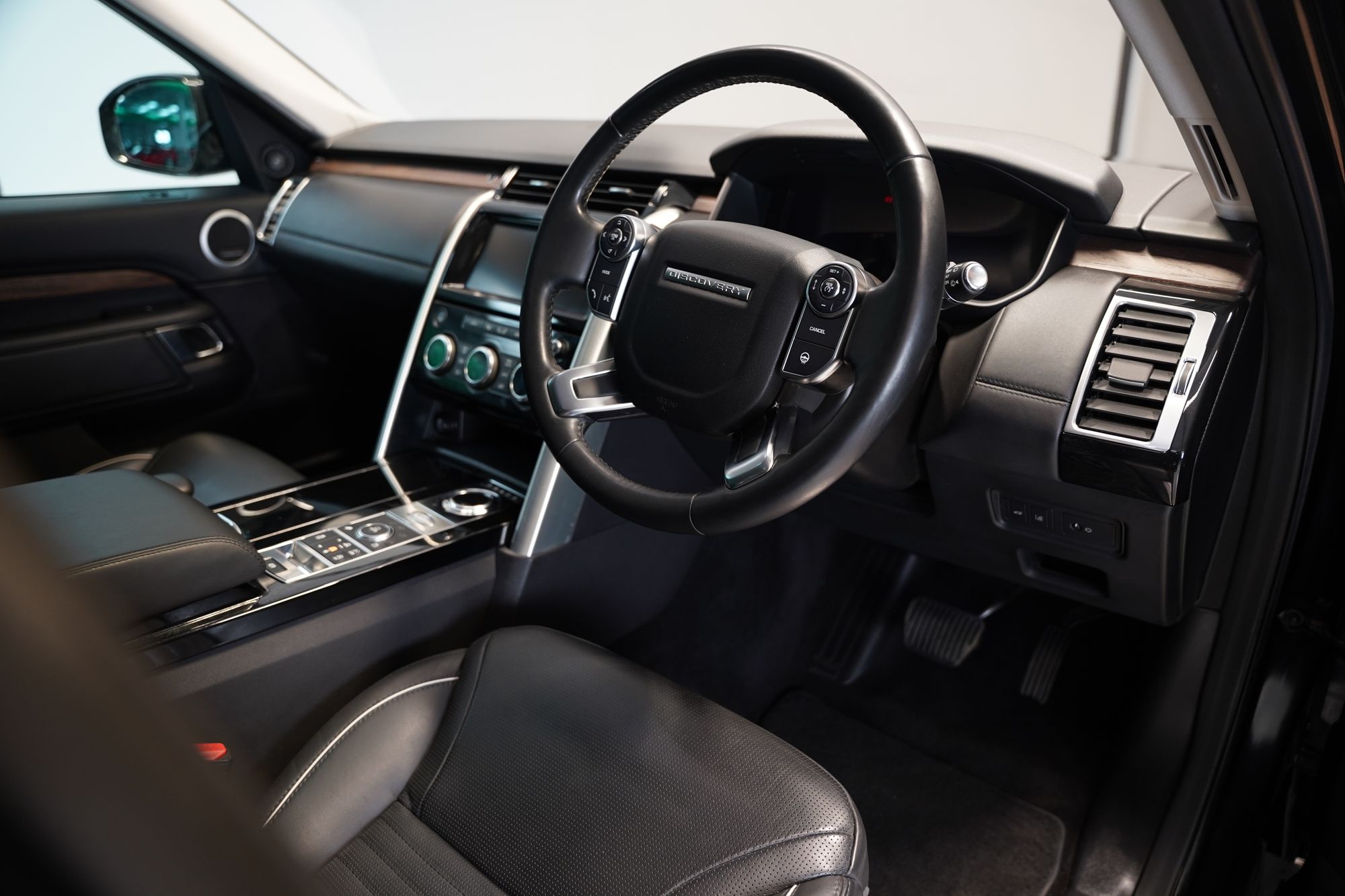 2018 Land Rover Discovery HSE Luxury