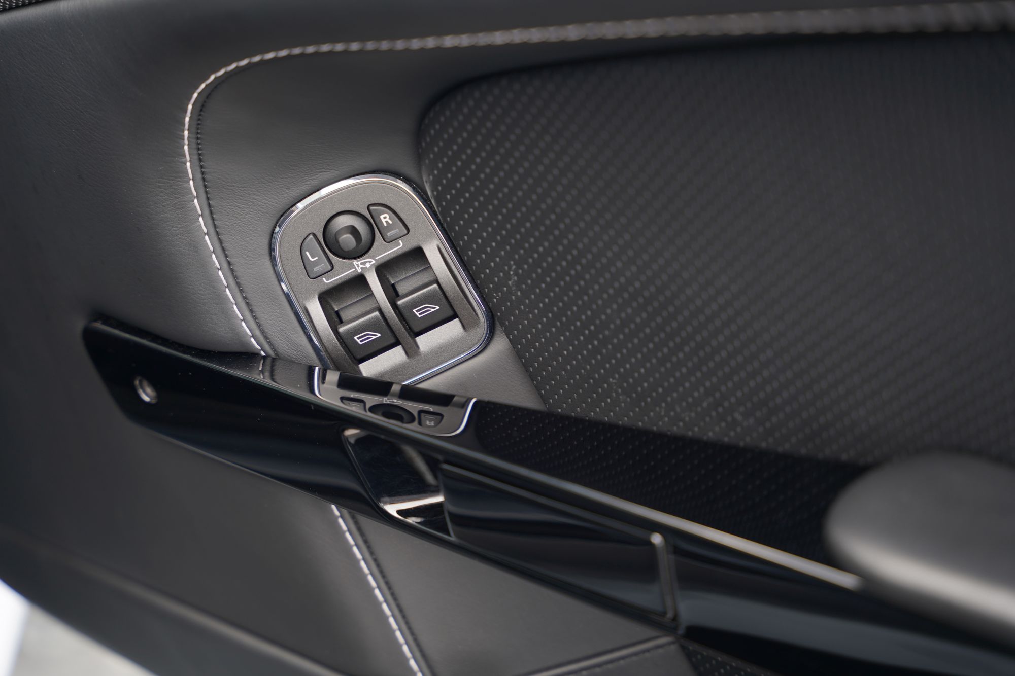 2015 Aston Martin V8 Vantage N430