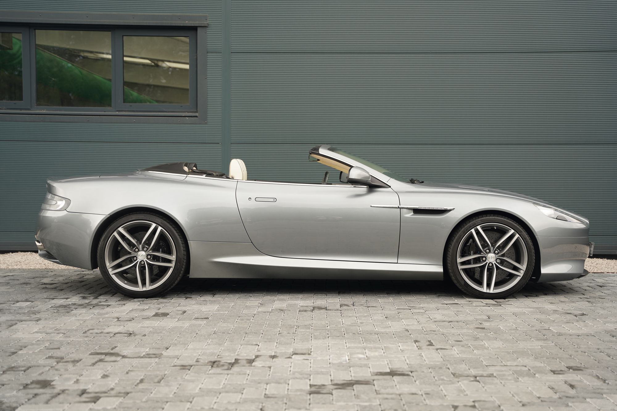 2011 Aston Martin Virage Volante