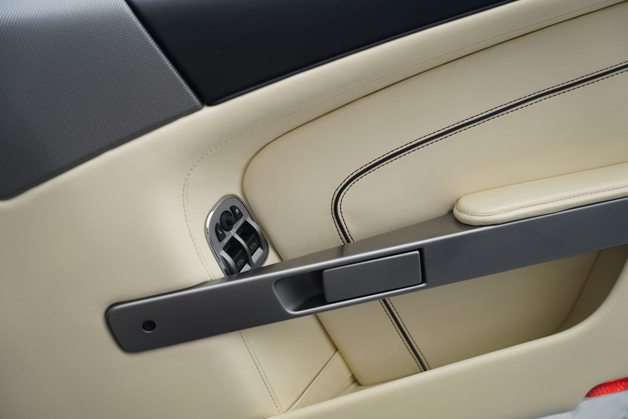 2011 Aston Martin Virage Volante