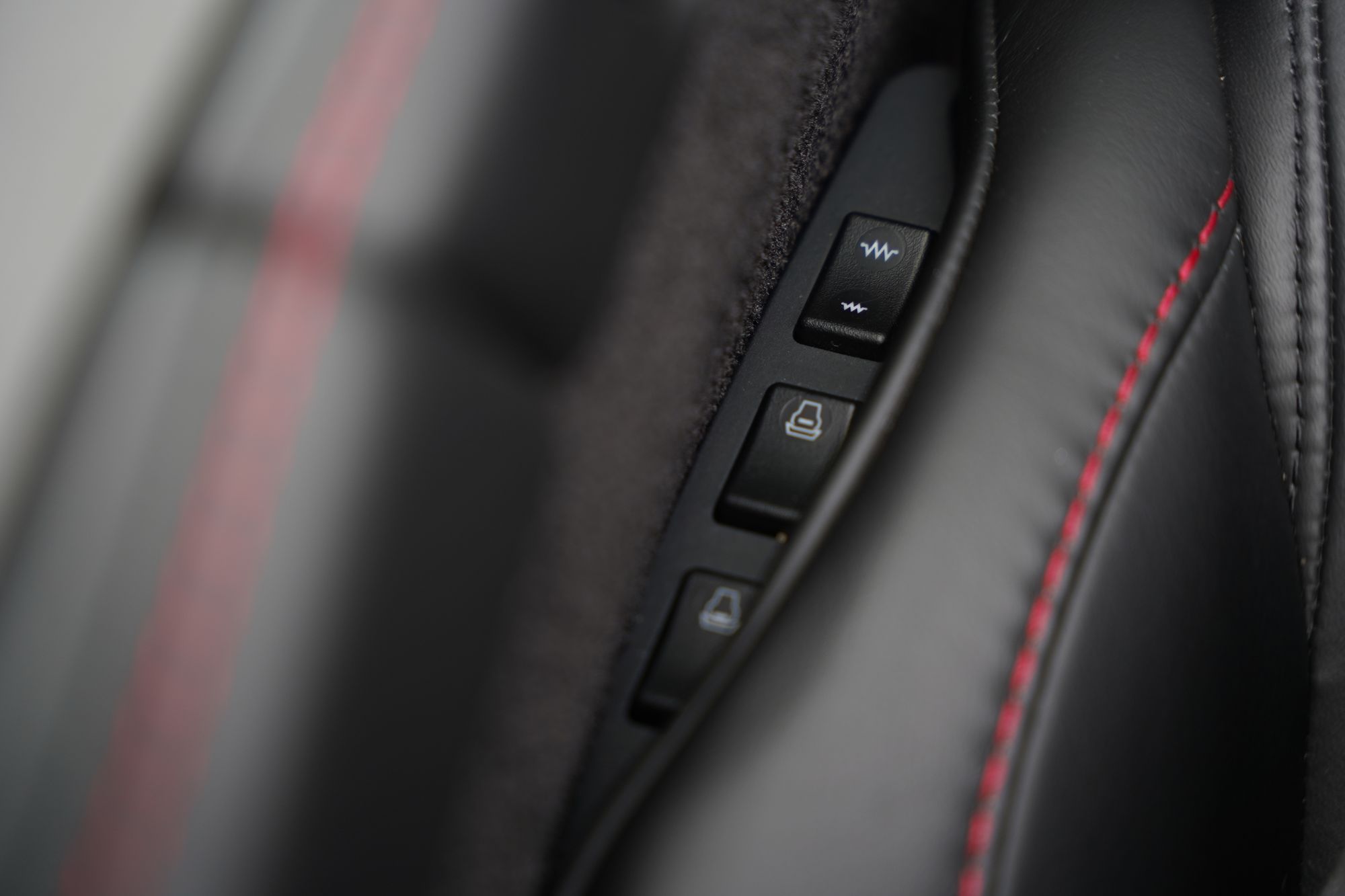 2012 Aston Martin V12 Vantage Roadster (Manual)