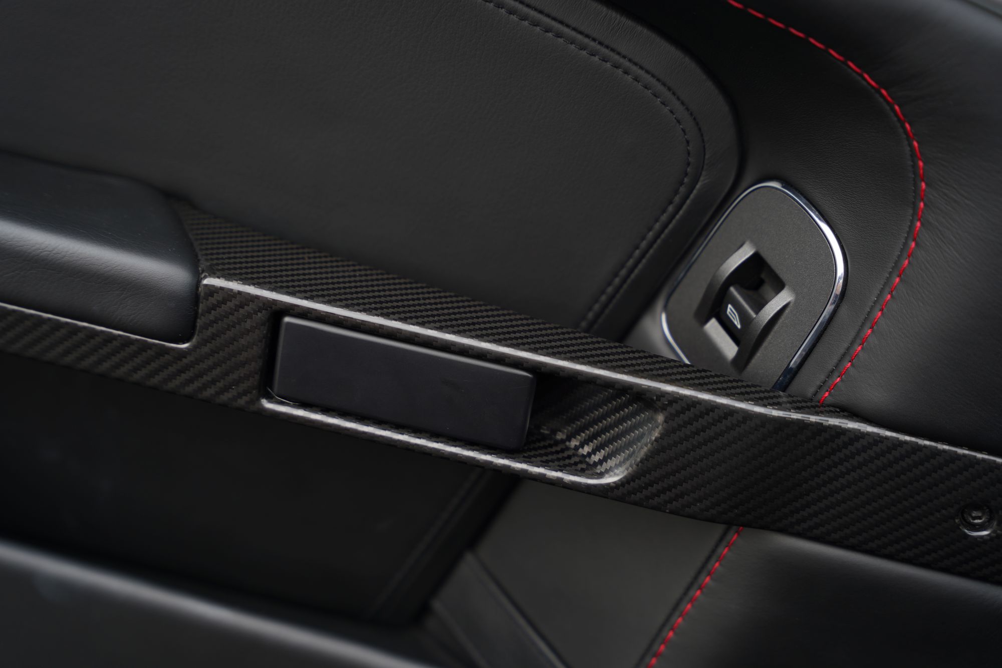 2012 Aston Martin V12 Vantage Roadster (Manual)