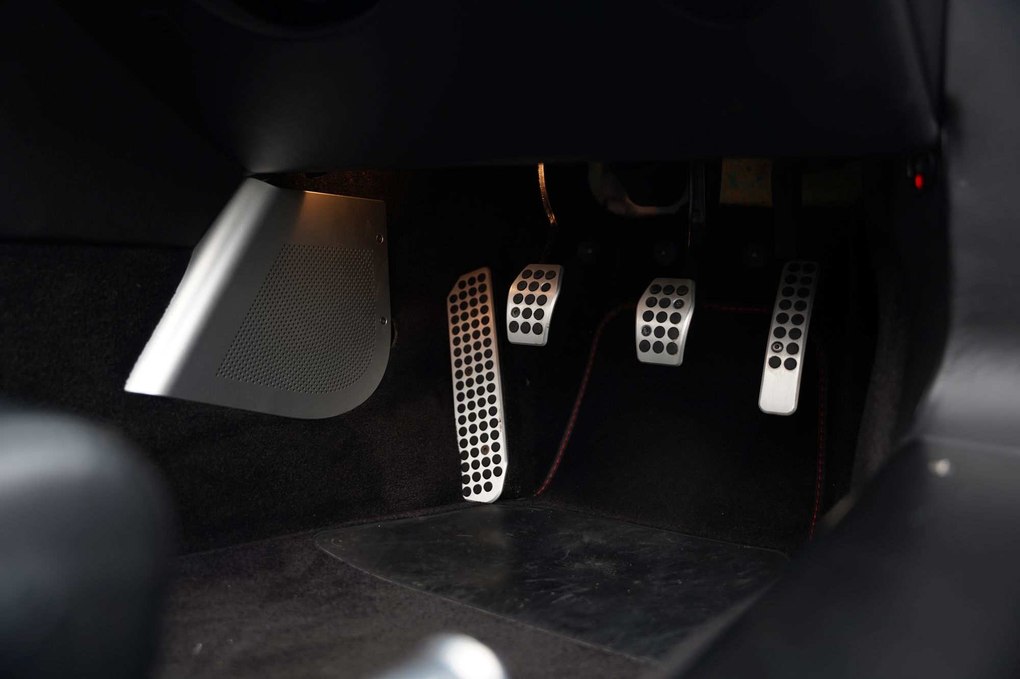 2012 Aston Martin V12 Vantage Roadster (Manual)