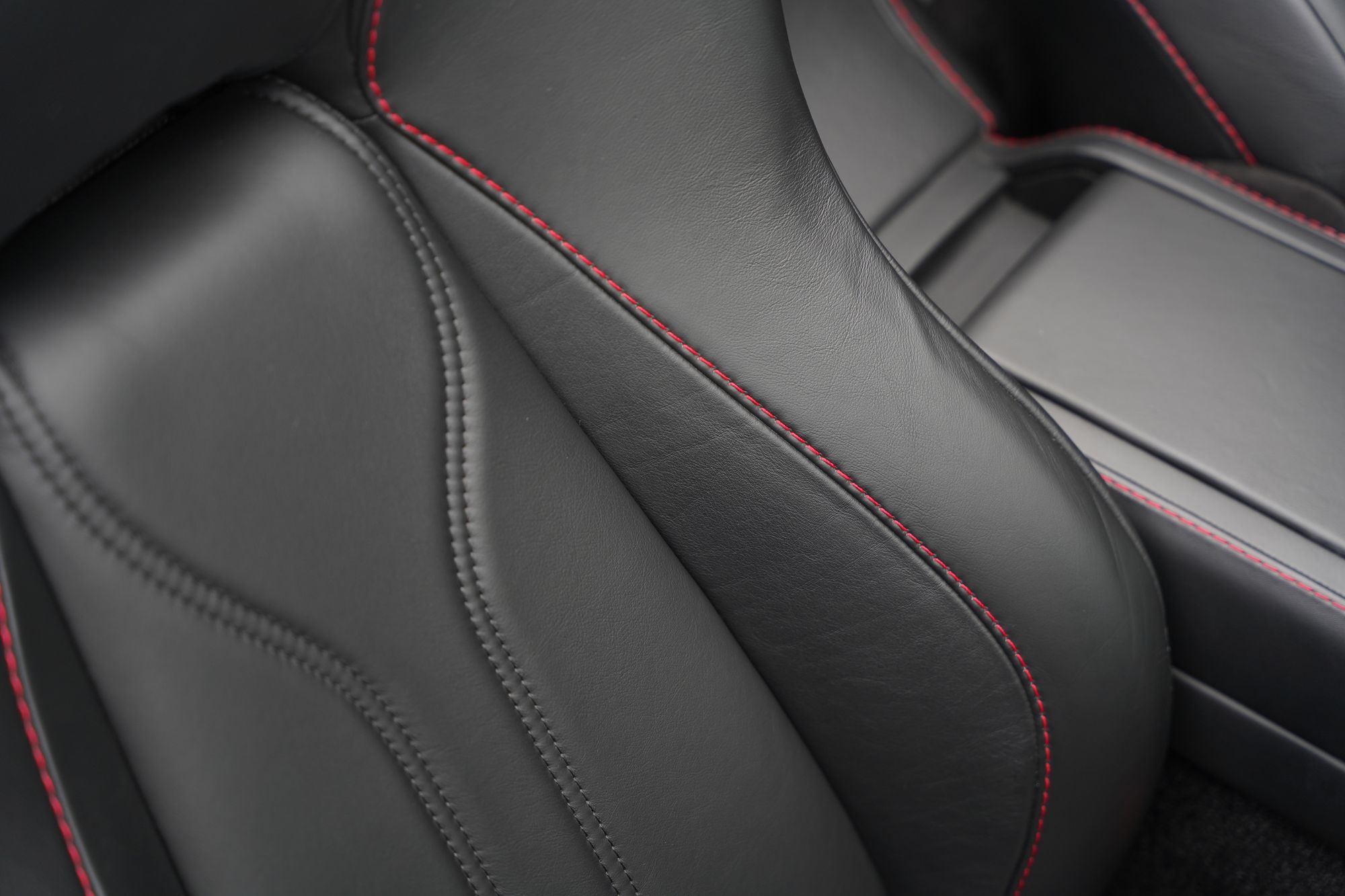2012 Aston Martin V12 Vantage Roadster (Manual)