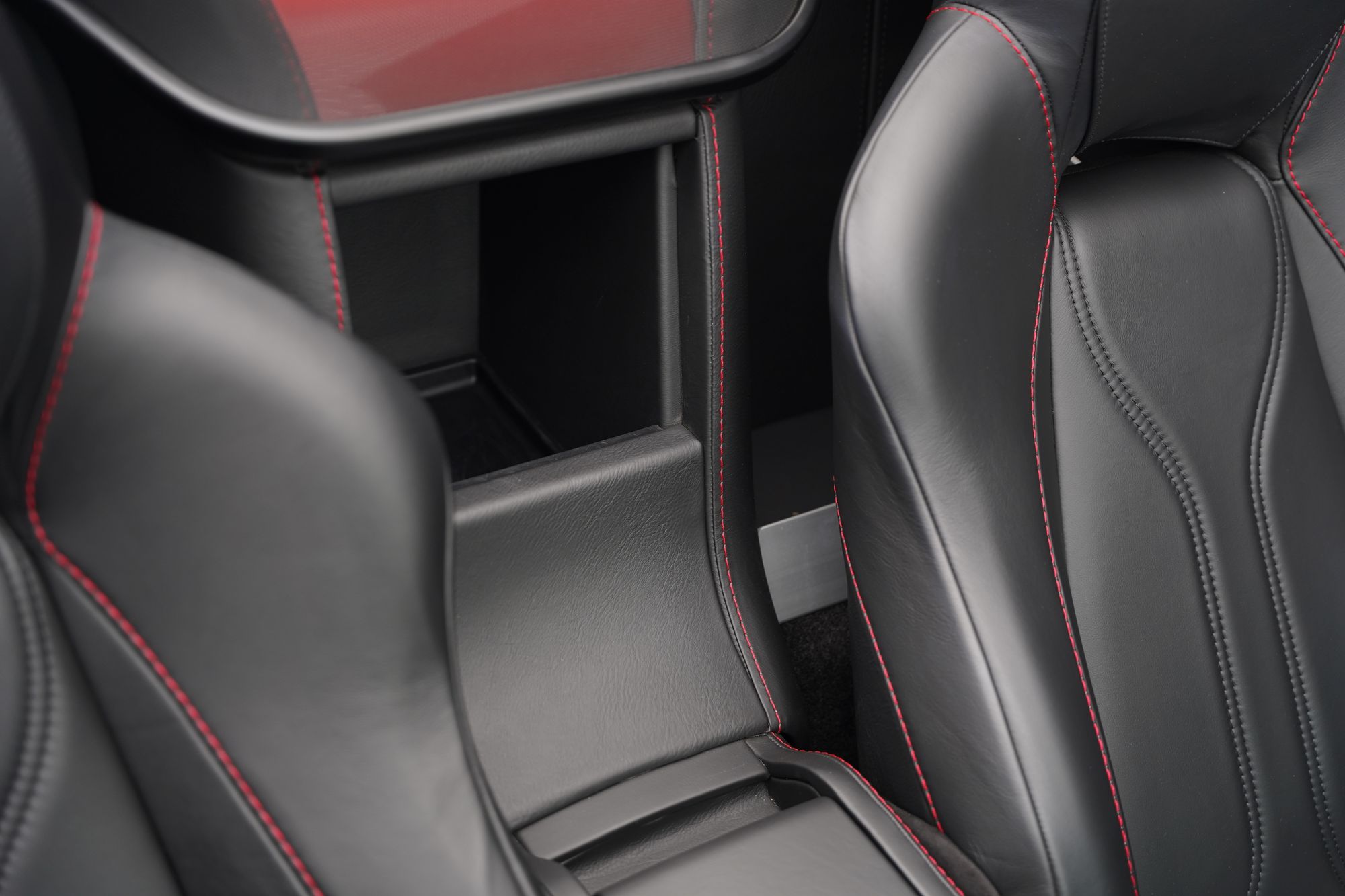 2012 Aston Martin V12 Vantage Roadster (Manual)