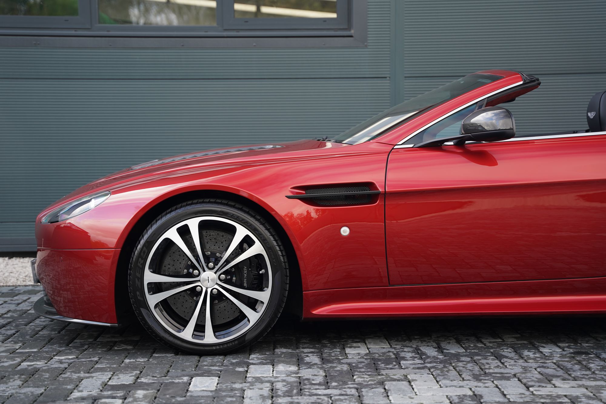2012 Aston Martin V12 Vantage Roadster (Manual)