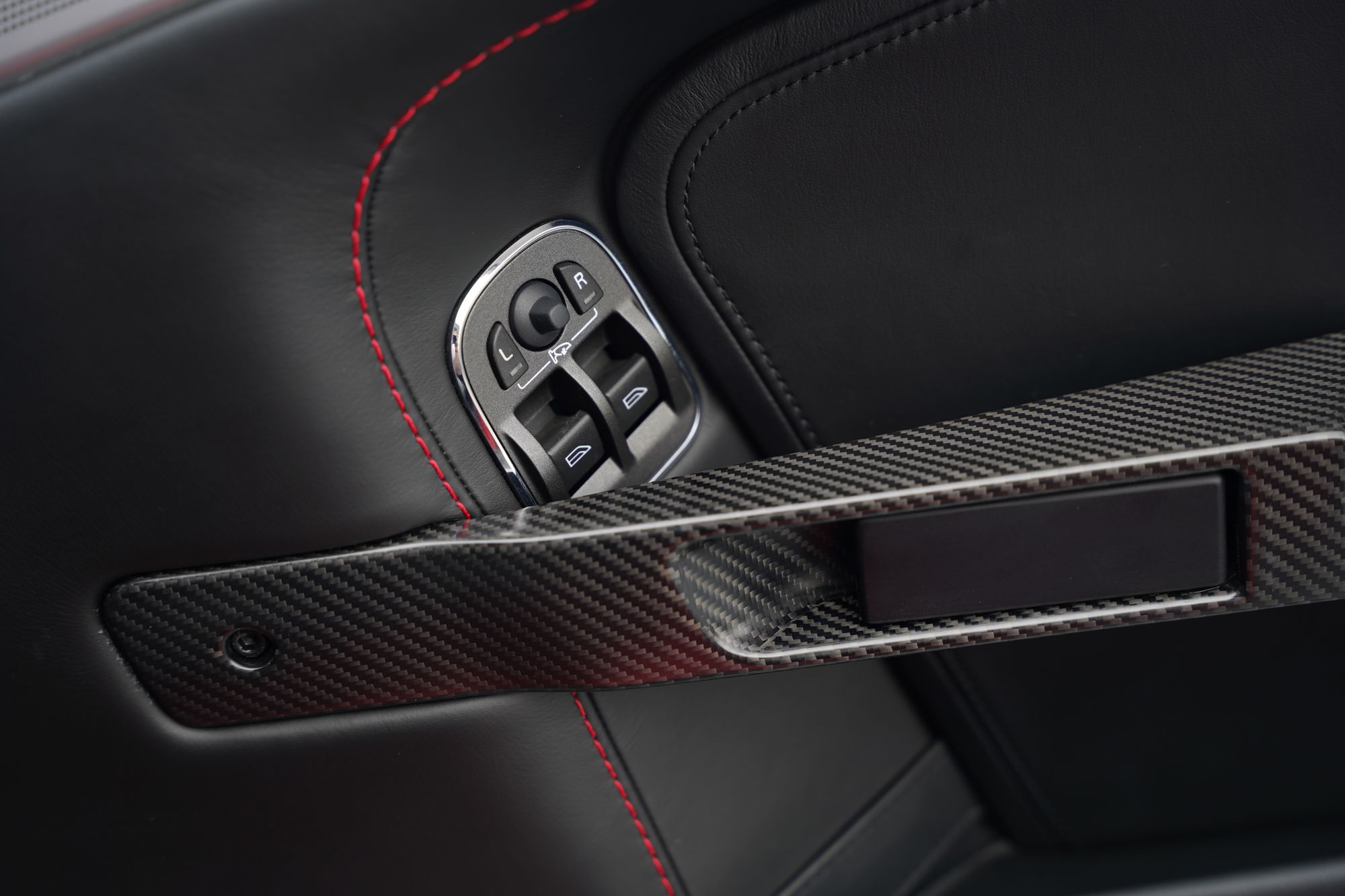 2012 Aston Martin V12 Vantage Roadster (Manual)