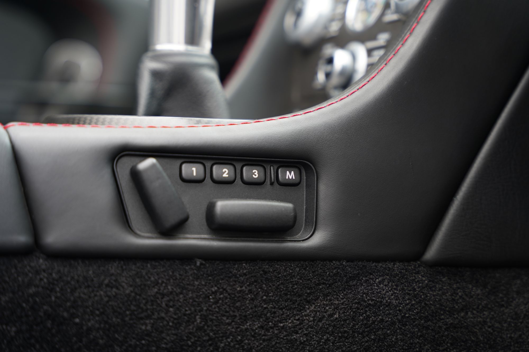 2012 Aston Martin V12 Vantage Roadster (Manual)