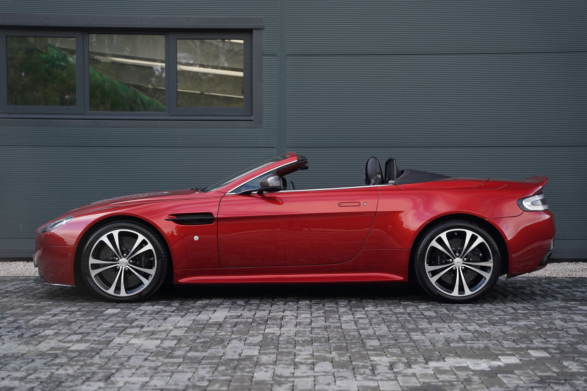 2012 Aston Martin V12 Vantage Roadster (Manual)