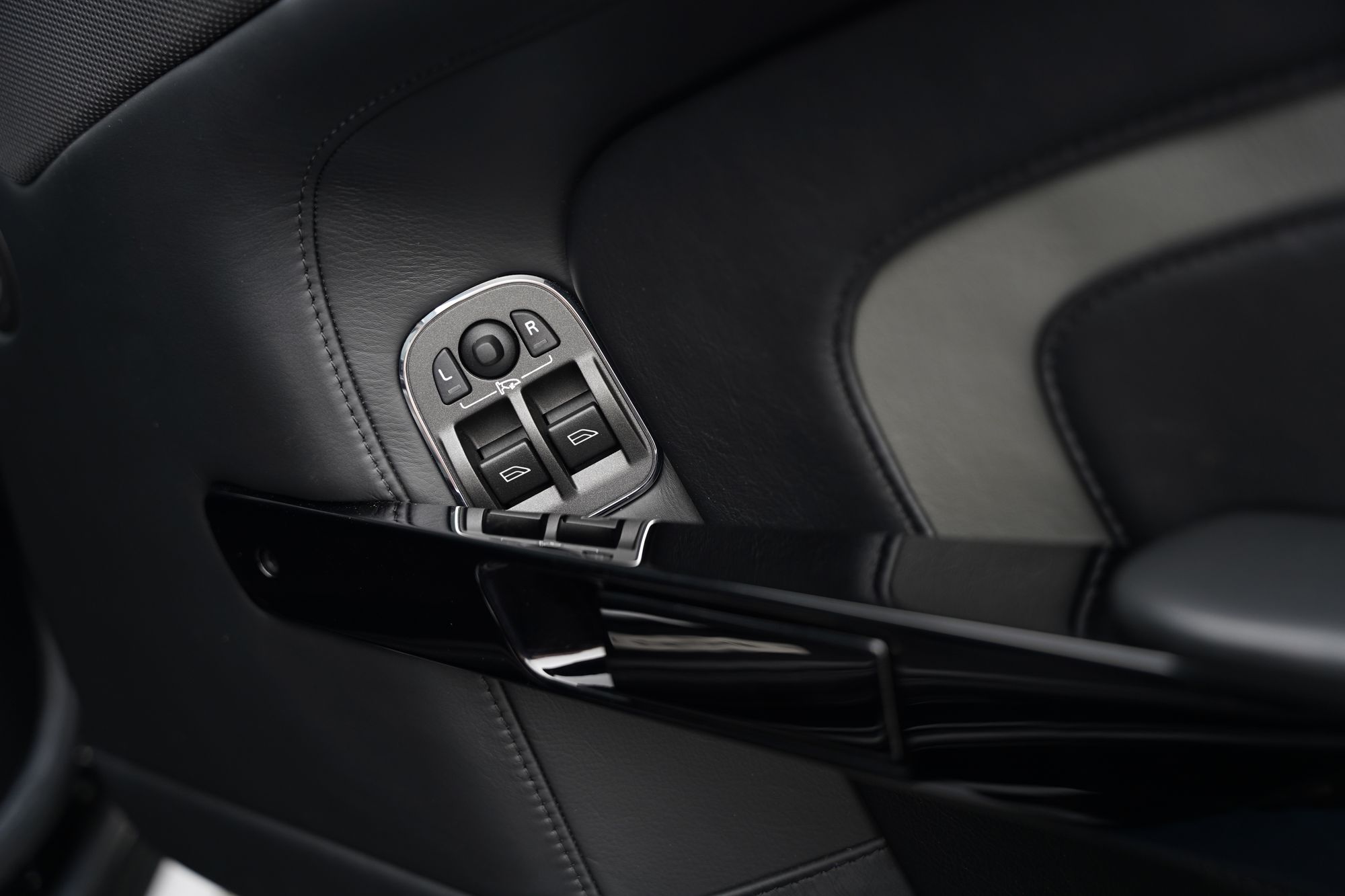 2015 Aston Martin V12 Vantage S Roadster