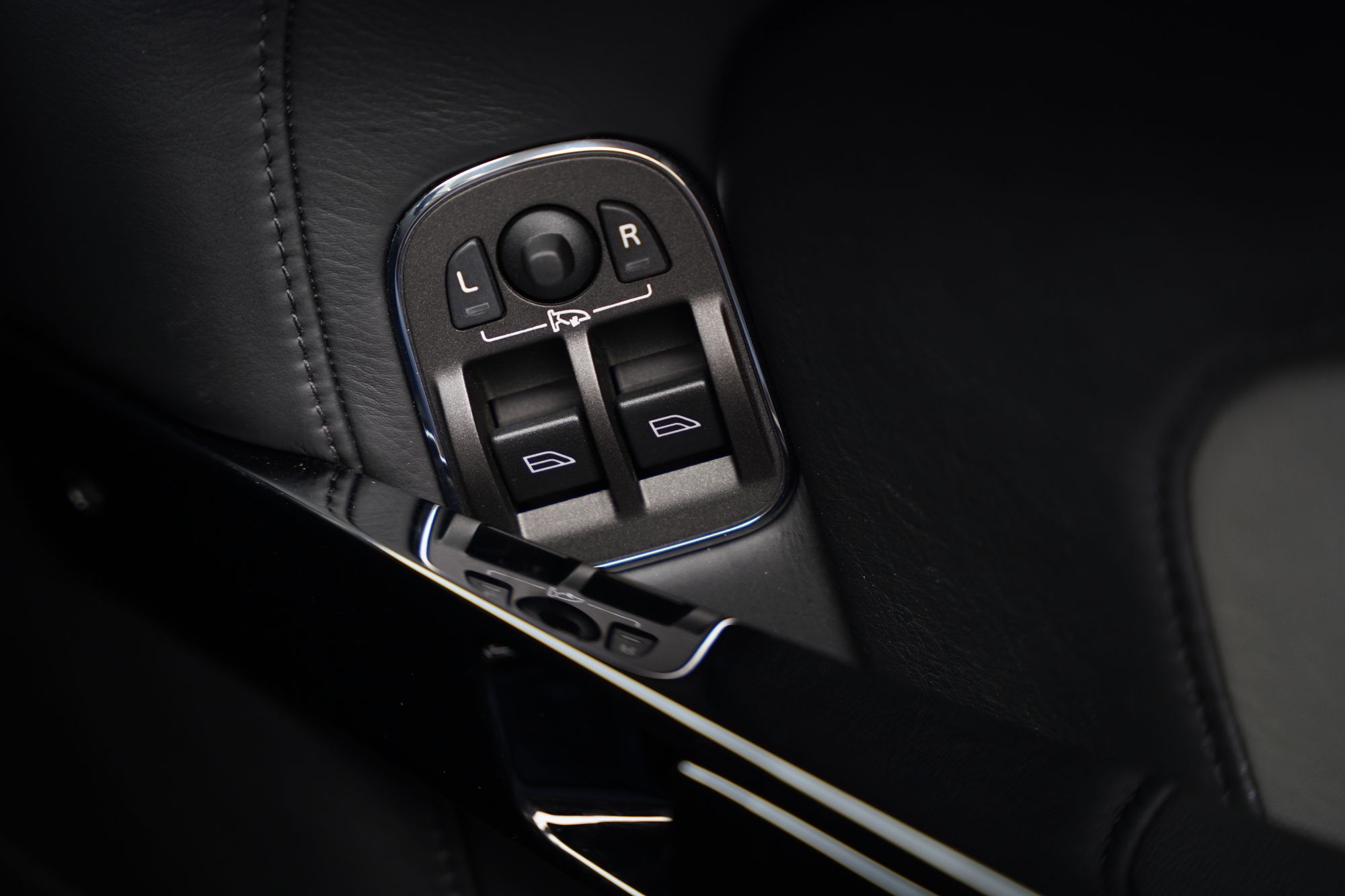 2015 Aston Martin V12 Vantage S Roadster