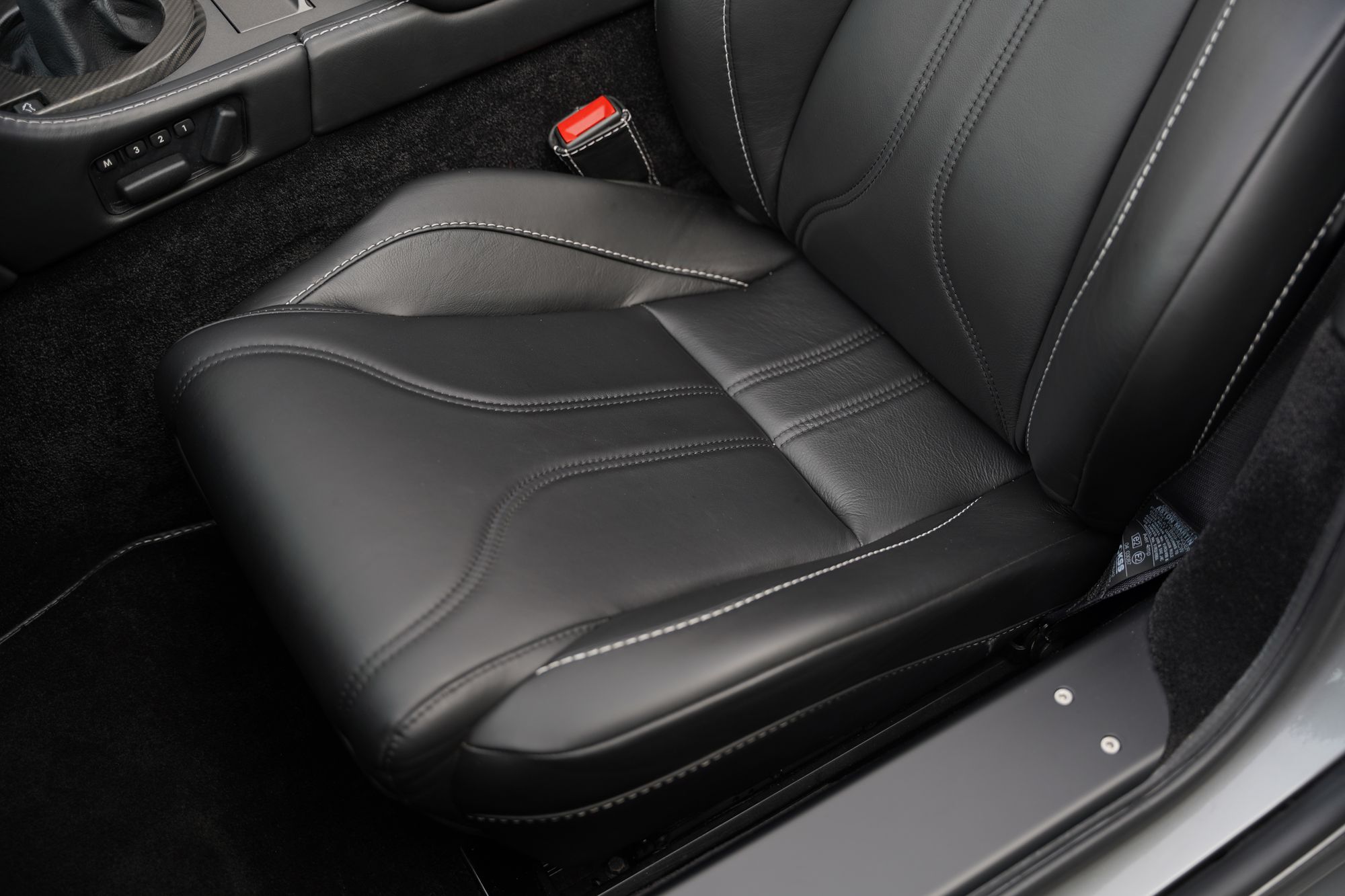 2012 Aston Martin V12 Vantage Roadster - 096 of 101