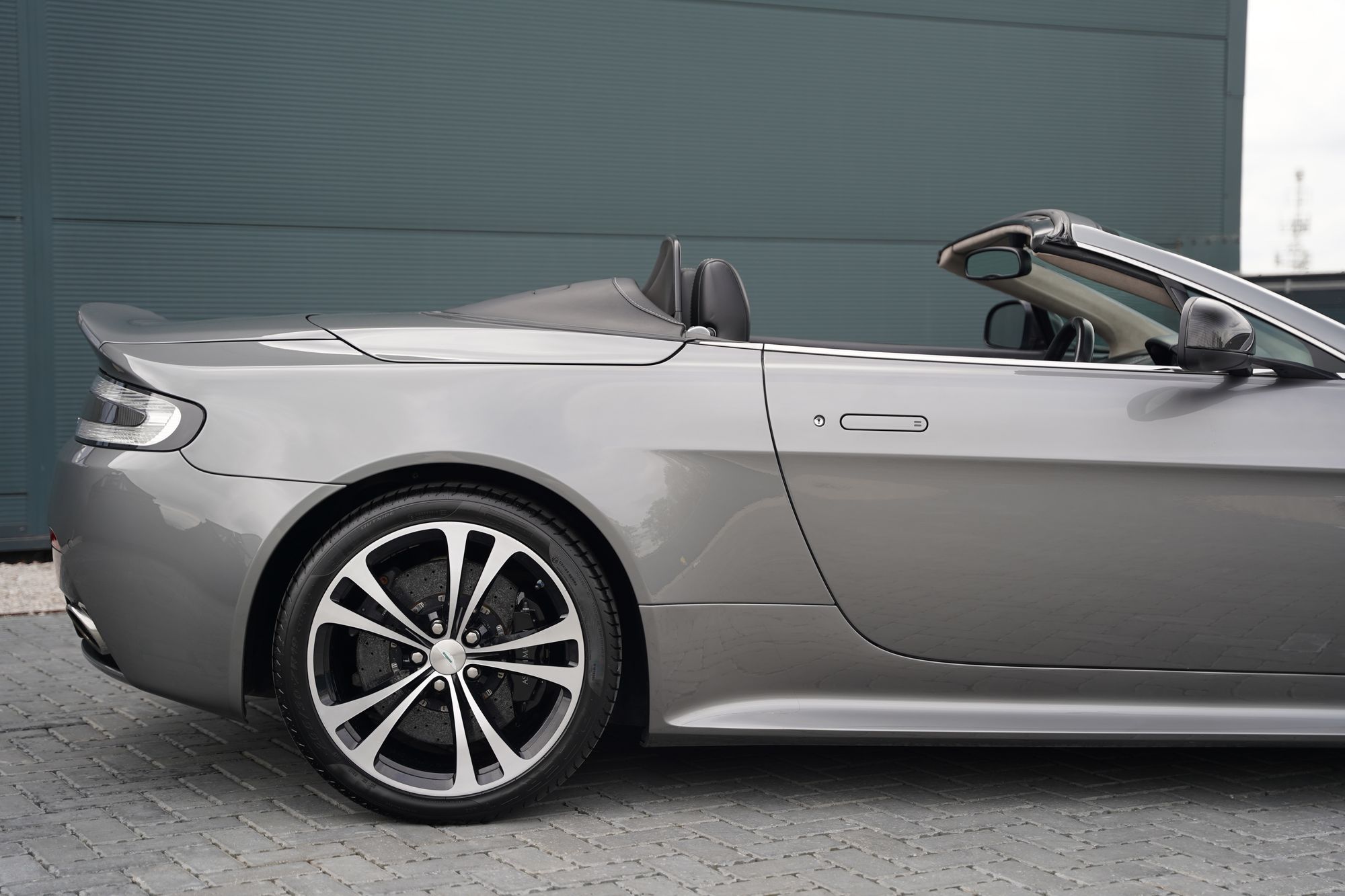 2012 Aston Martin V12 Vantage Roadster - 096 of 101
