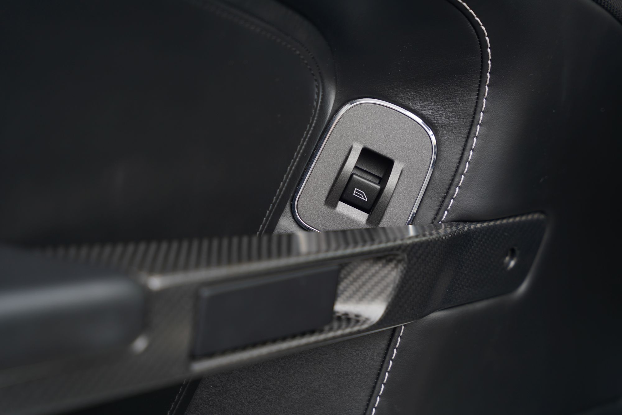 2012 Aston Martin V12 Vantage Roadster - 096 of 101