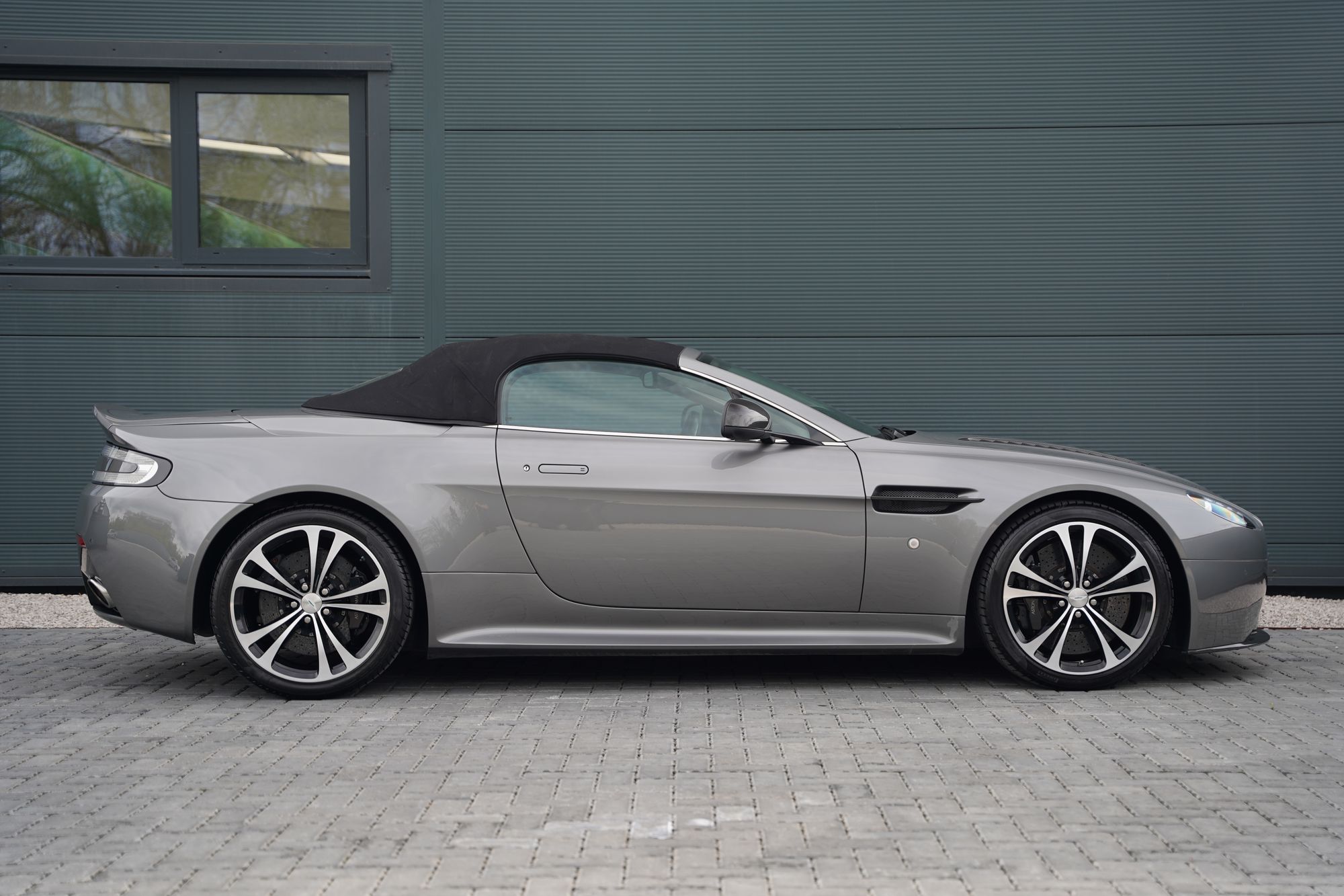 2012 Aston Martin V12 Vantage Roadster - 096 of 101