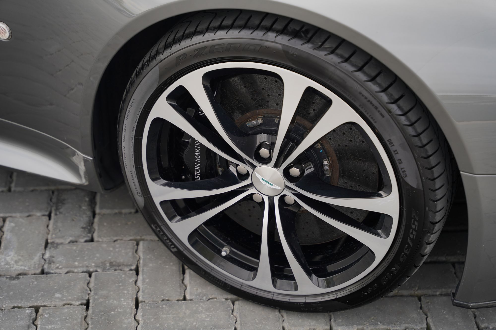 2012 Aston Martin V12 Vantage Roadster - 096 of 101