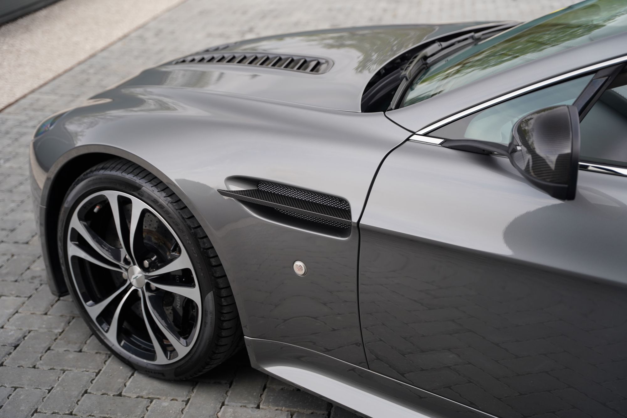 2012 Aston Martin V12 Vantage Roadster - 096 of 101