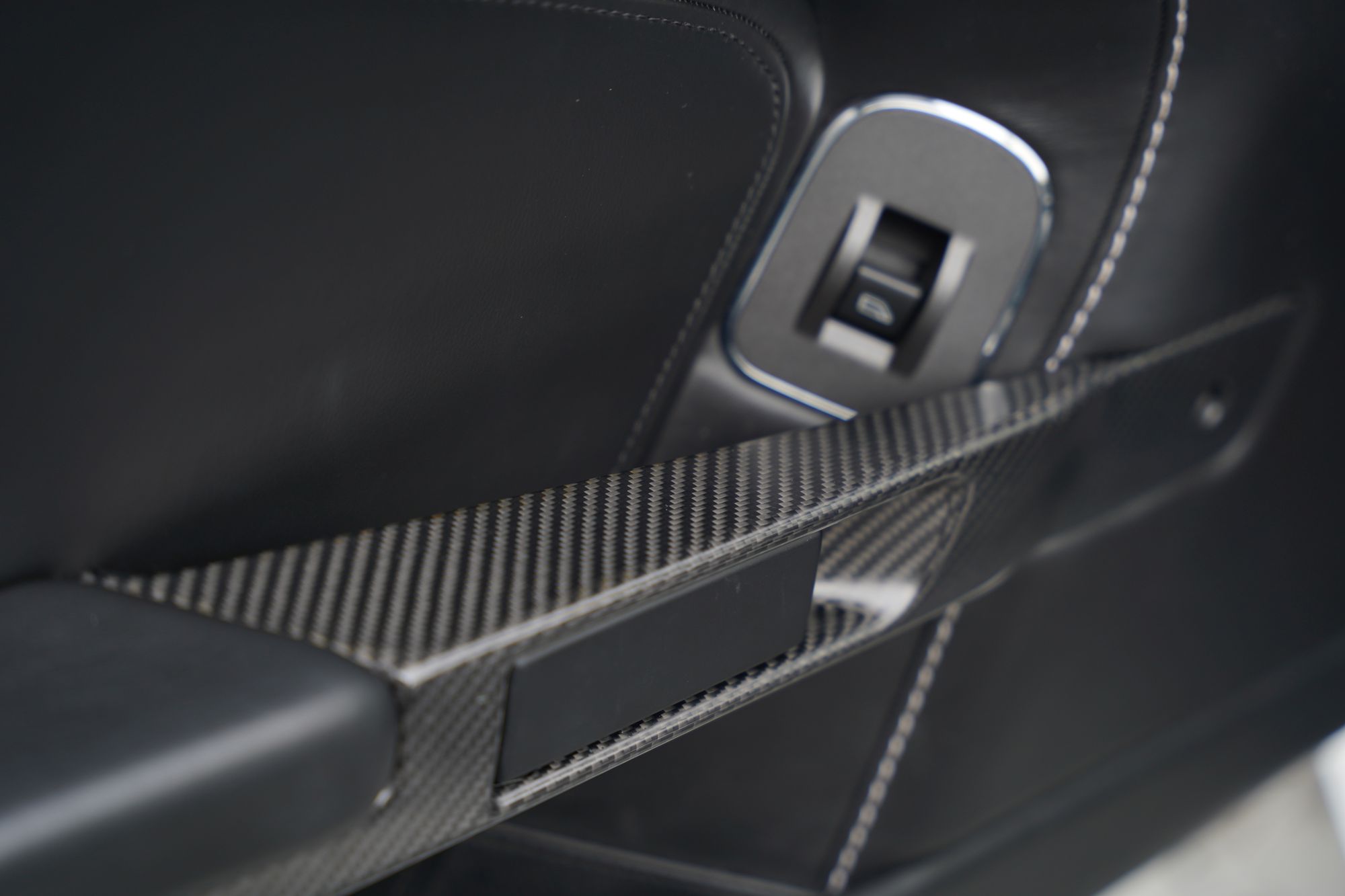 2012 Aston Martin V12 Vantage Roadster - 096 of 101