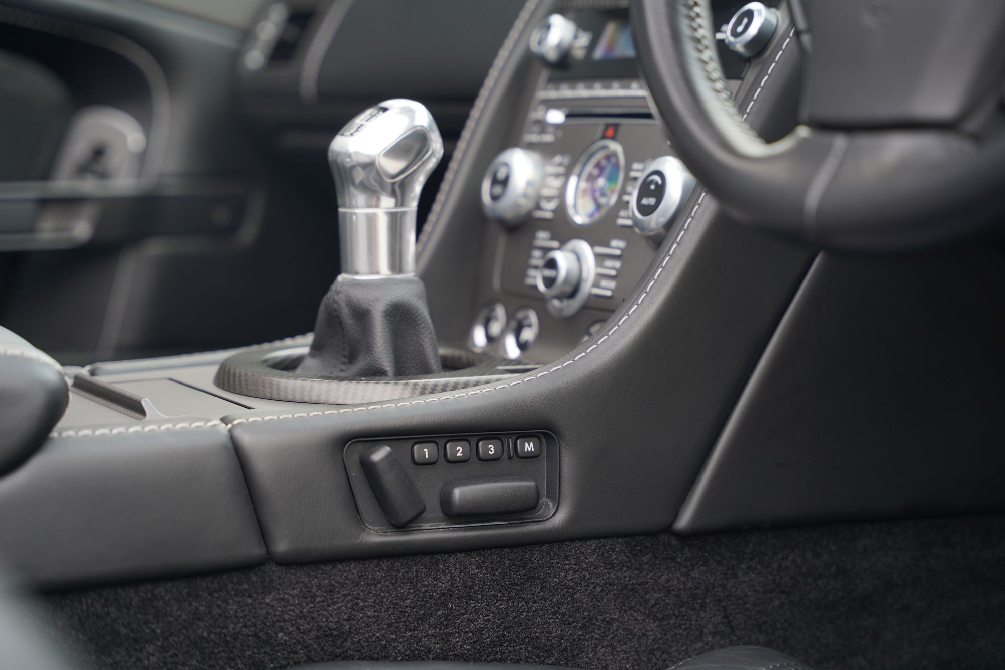2012 Aston Martin V12 Vantage Roadster - 096 of 101