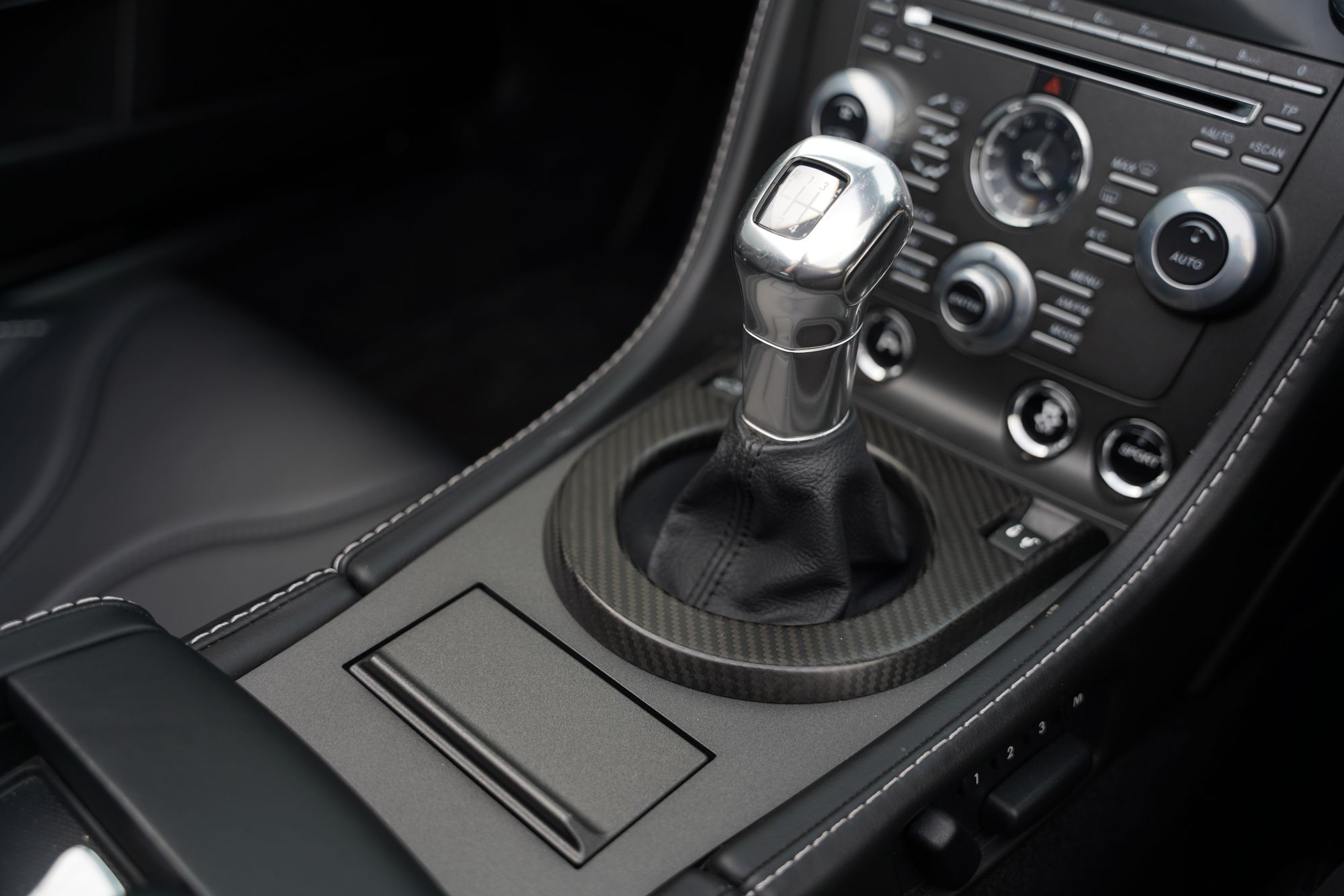 2012 Aston Martin V12 Vantage Roadster - 096 of 101