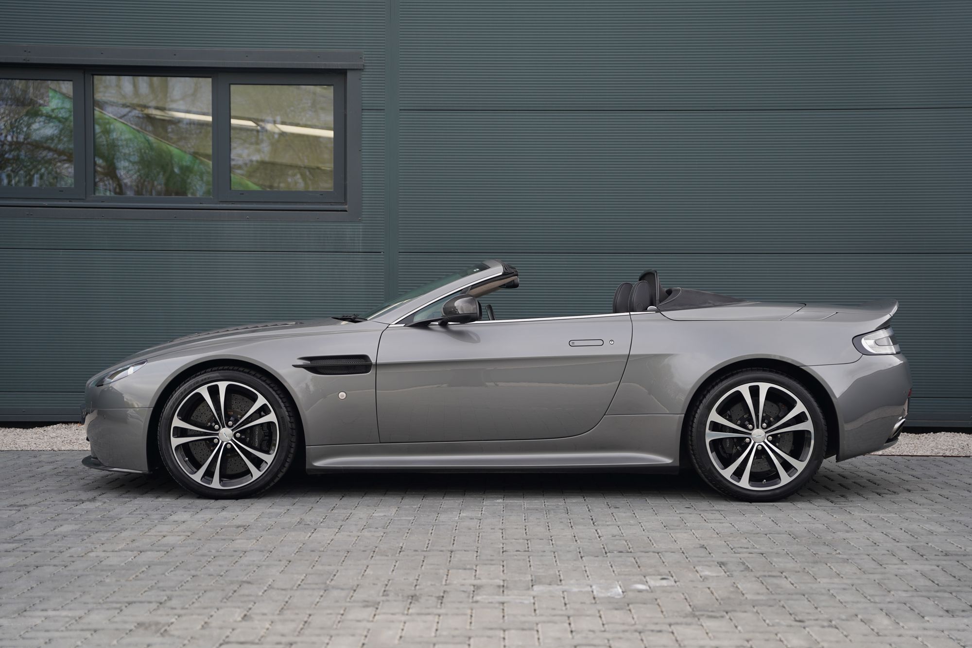 2012 Aston Martin V12 Vantage Roadster - 096 of 101