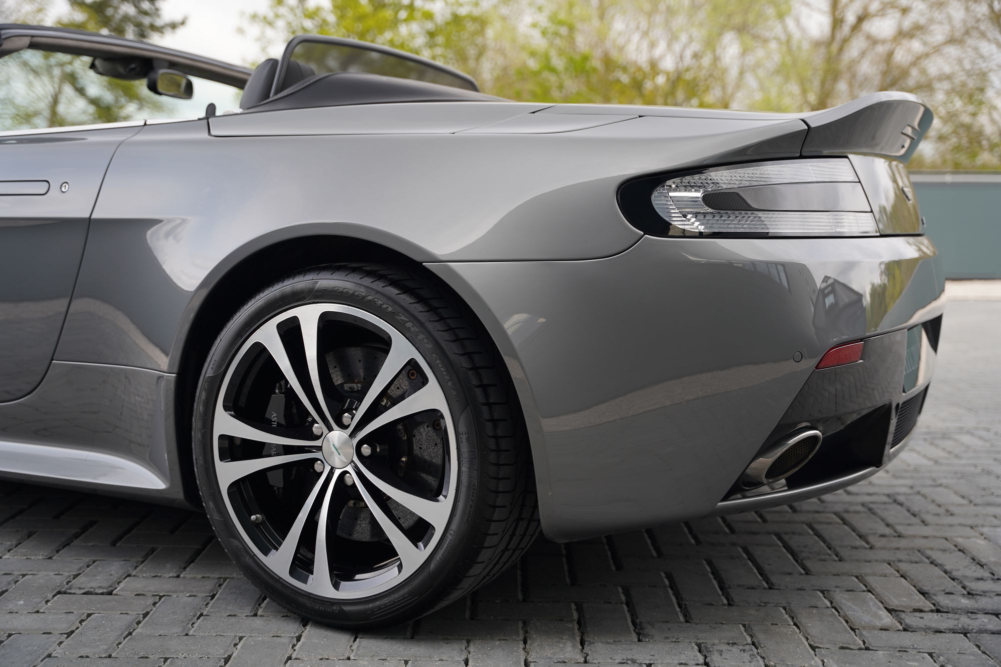 2012 Aston Martin V12 Vantage Roadster - 096 of 101