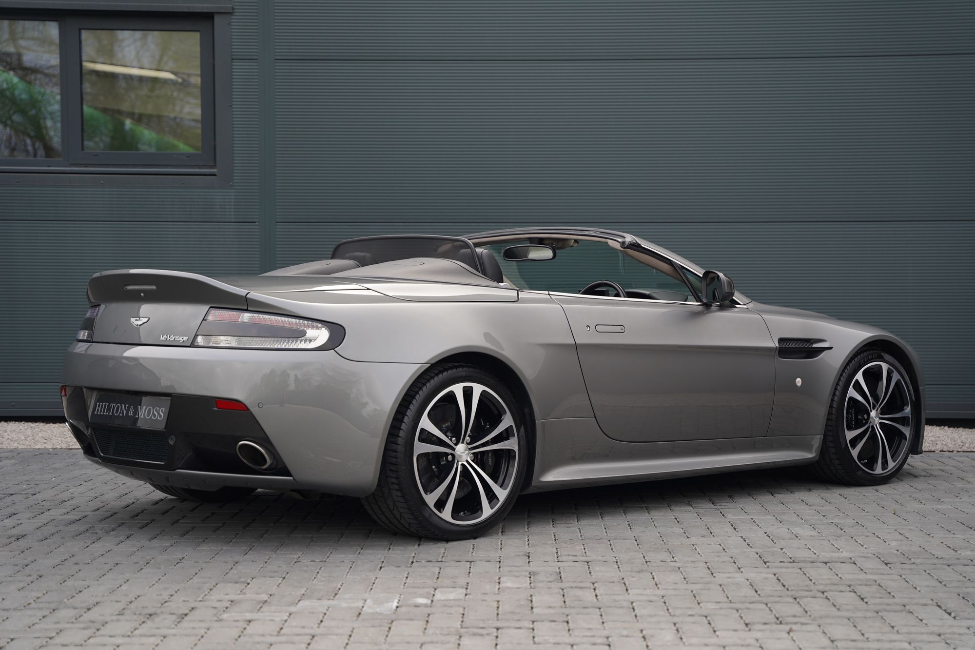 2012 Aston Martin V12 Vantage Roadster - 096 of 101