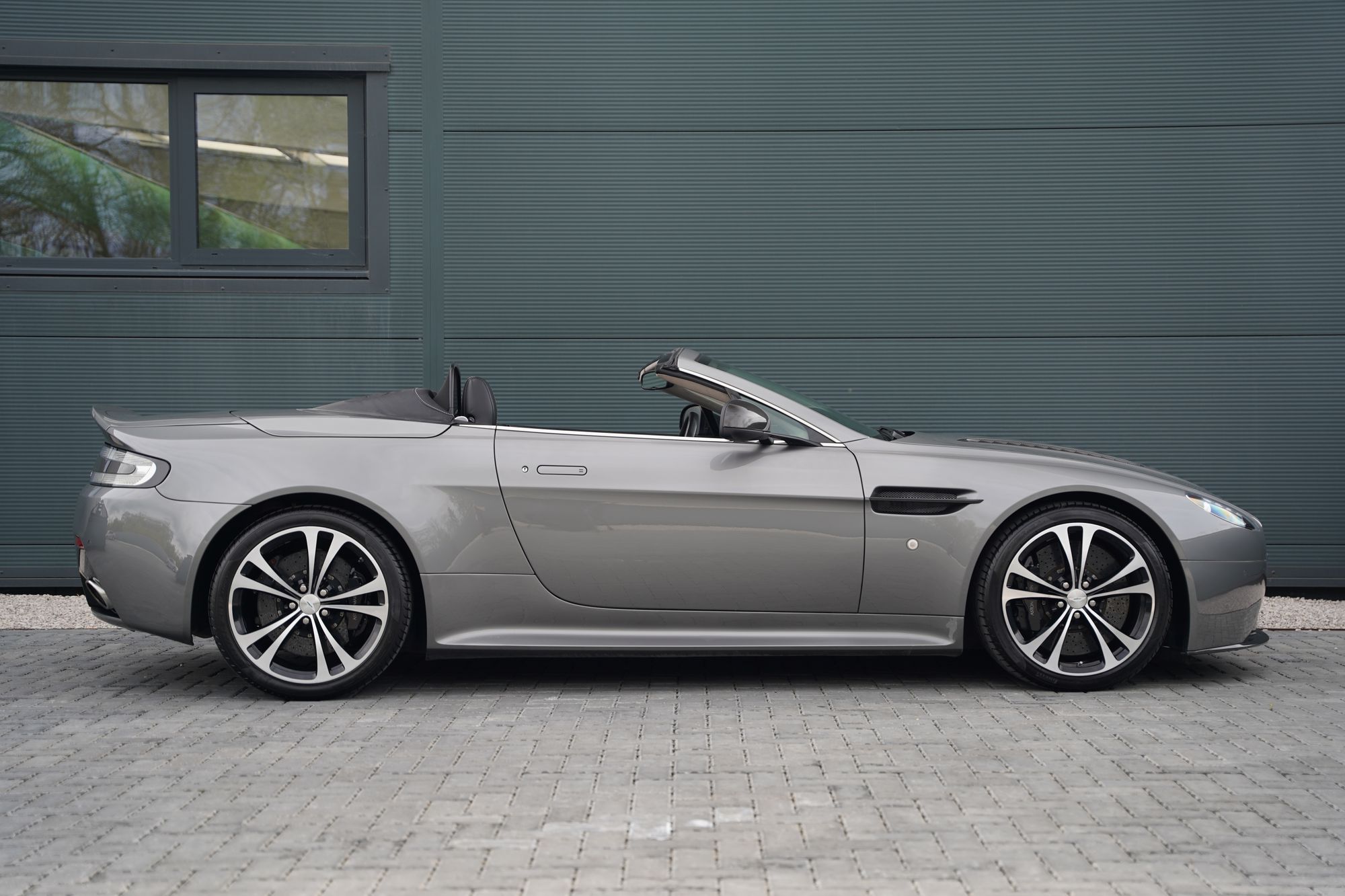 2012 Aston Martin V12 Vantage Roadster - 096 of 101