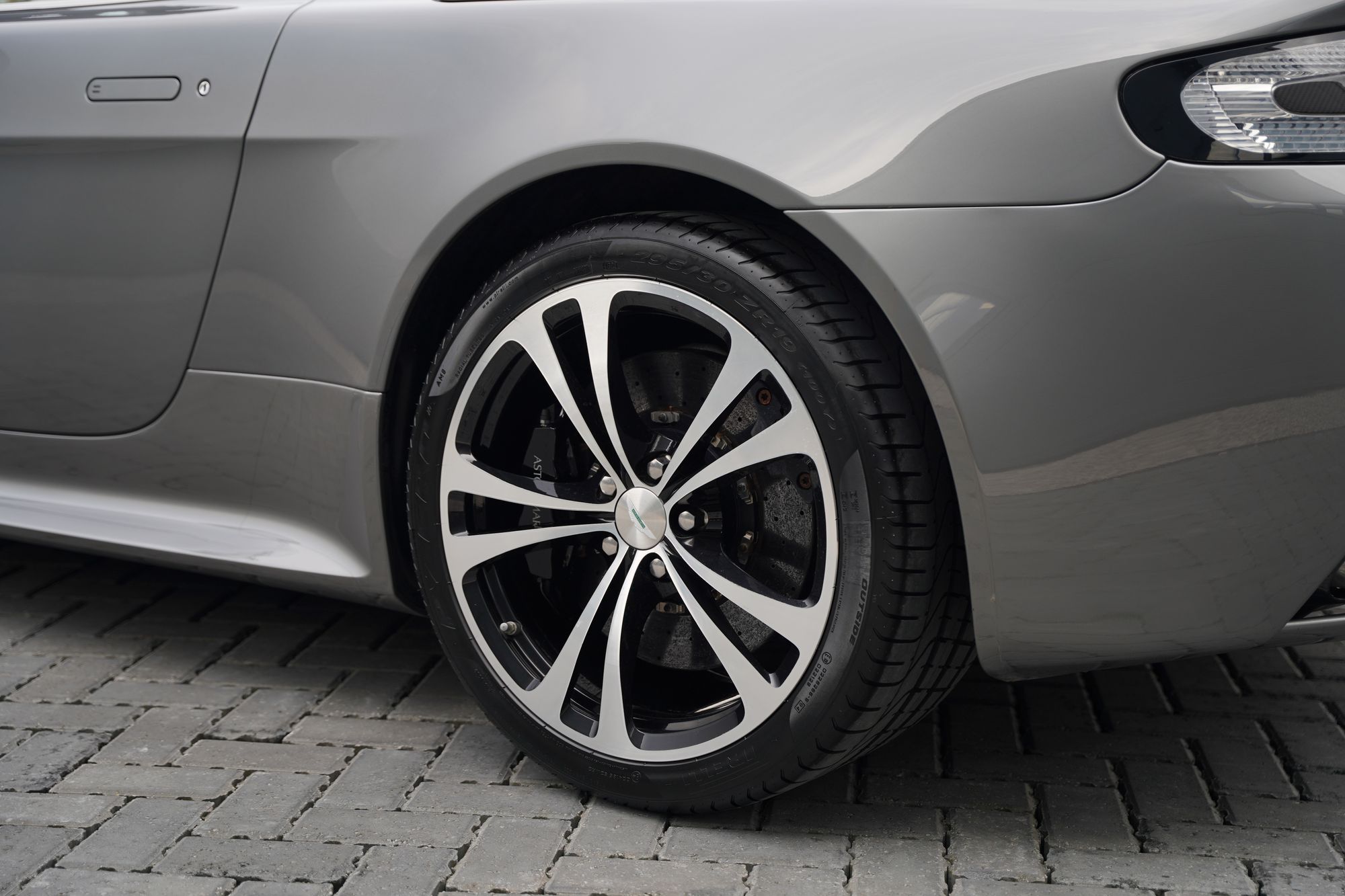 2012 Aston Martin V12 Vantage Roadster - 096 of 101
