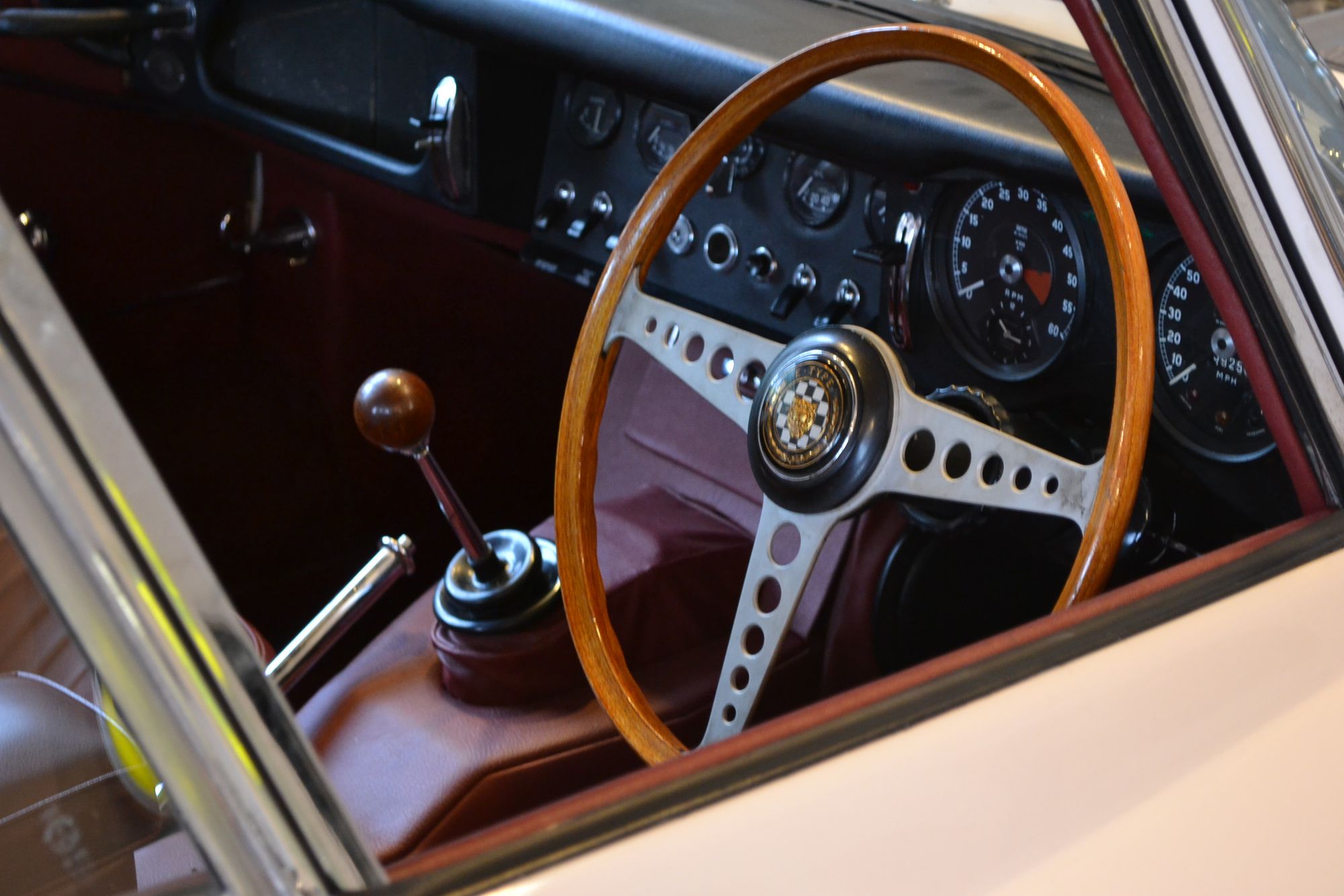 Jaguar E-Type Series 1 4.2 FHC