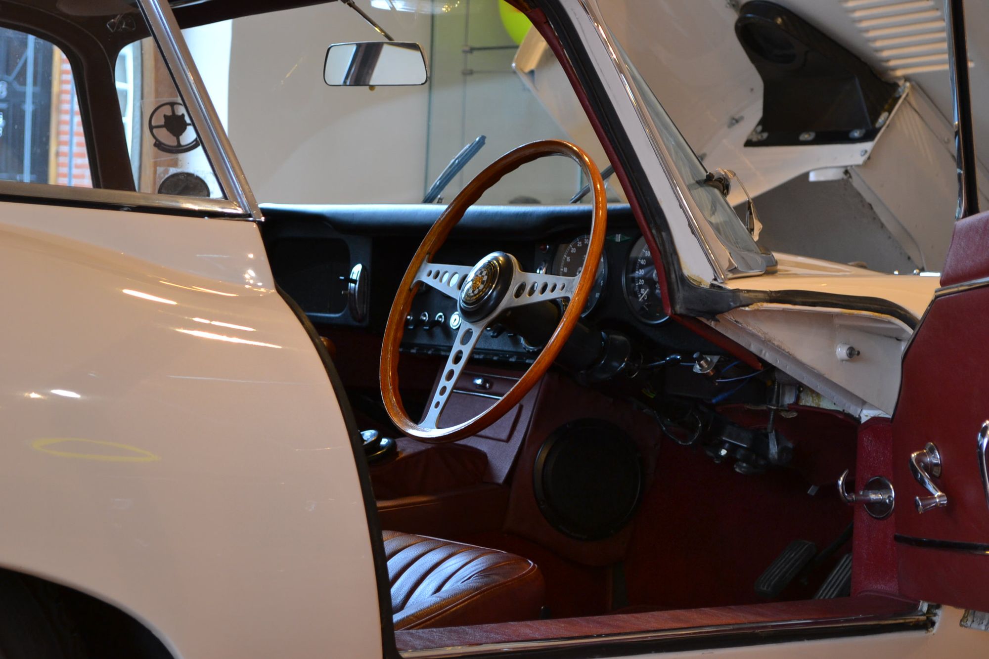 Jaguar E-Type Series 1 4.2 FHC