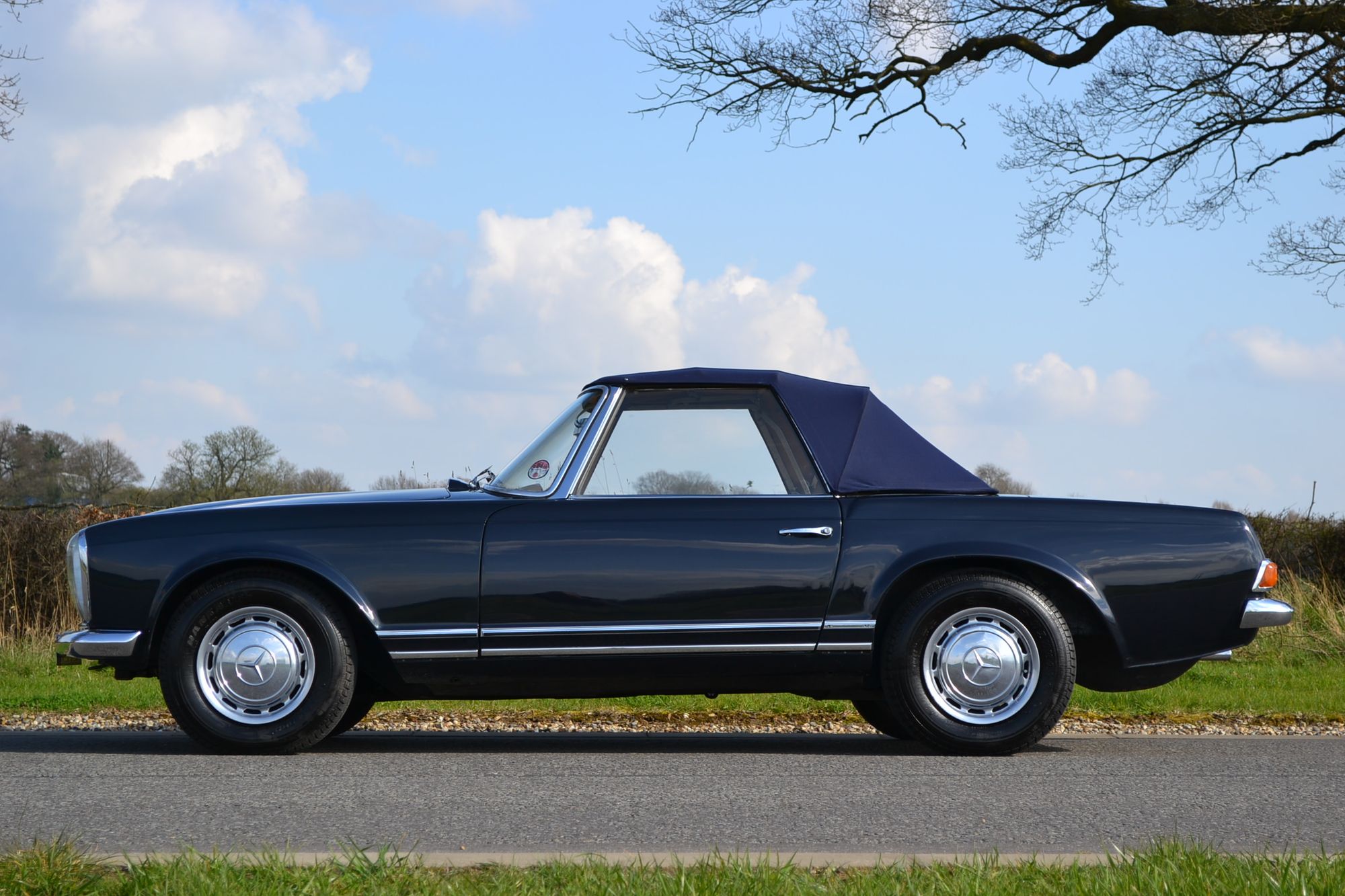 Mercedes-Benz 230SL