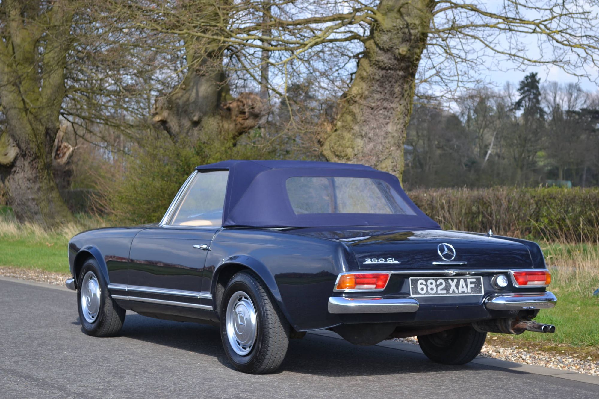 Mercedes-Benz 230SL