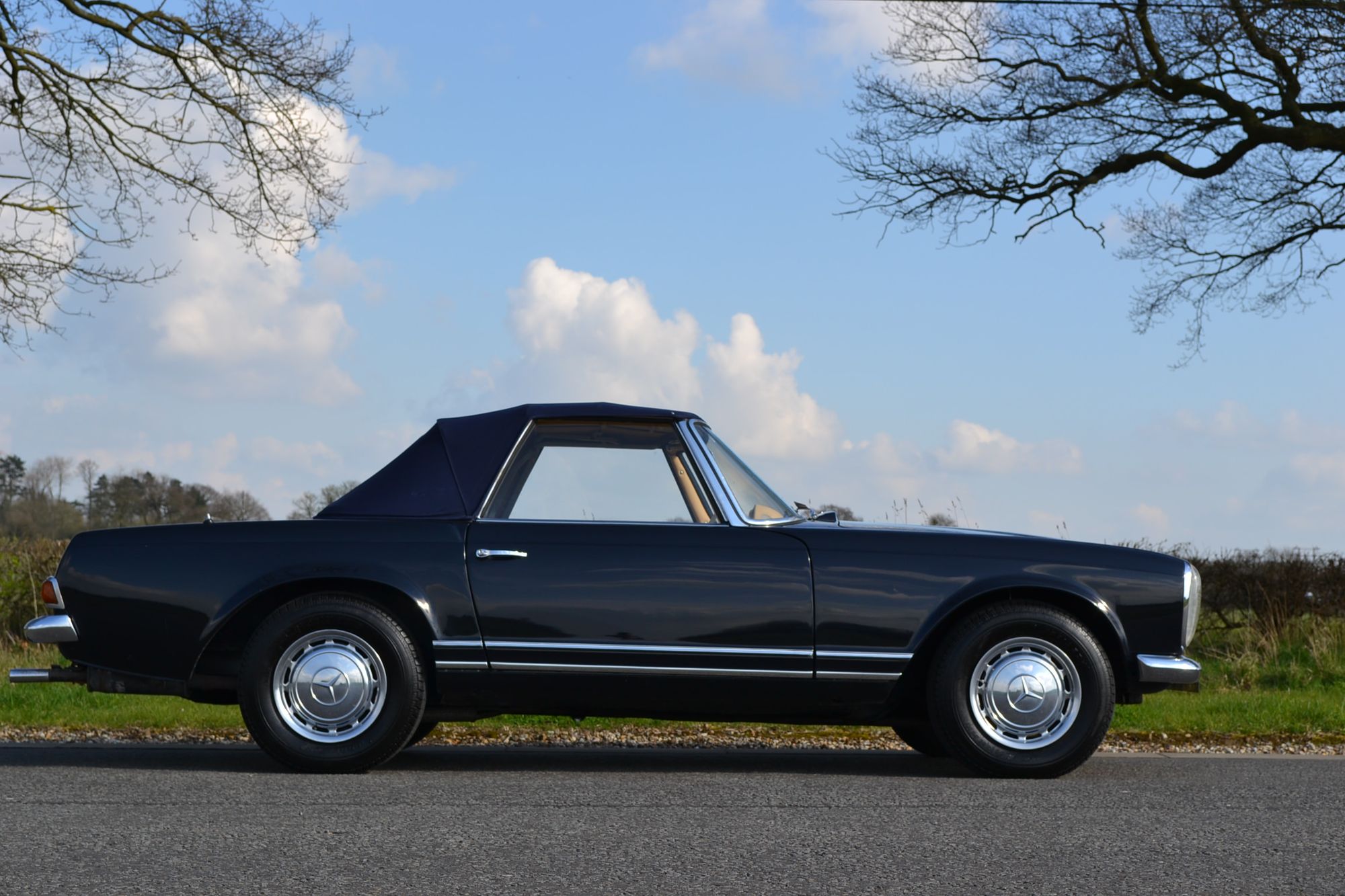 Mercedes-Benz 230SL
