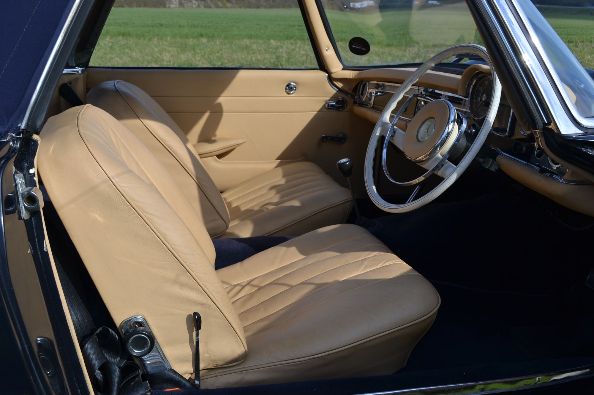 Mercedes-Benz 230SL