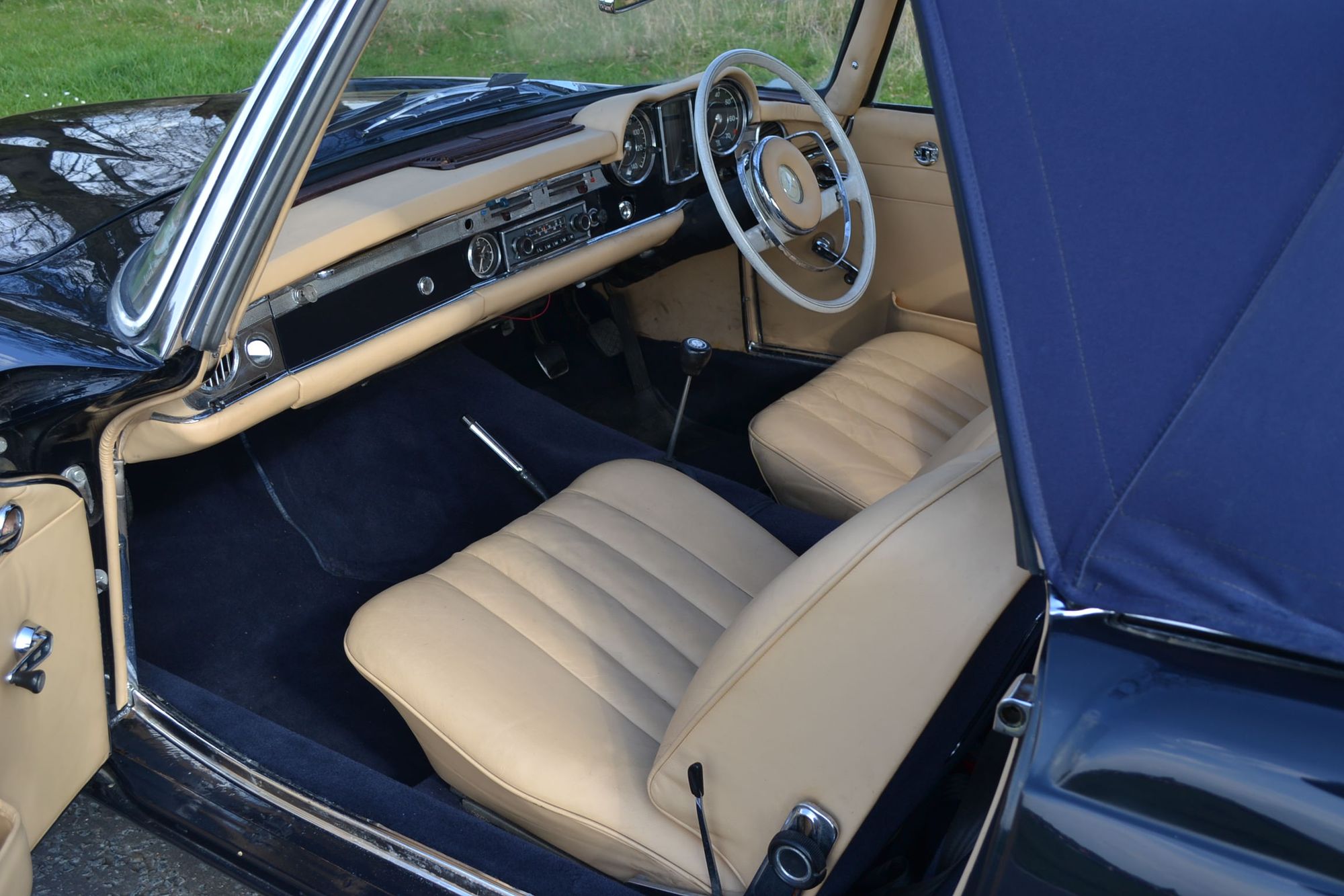 Mercedes-Benz 230SL