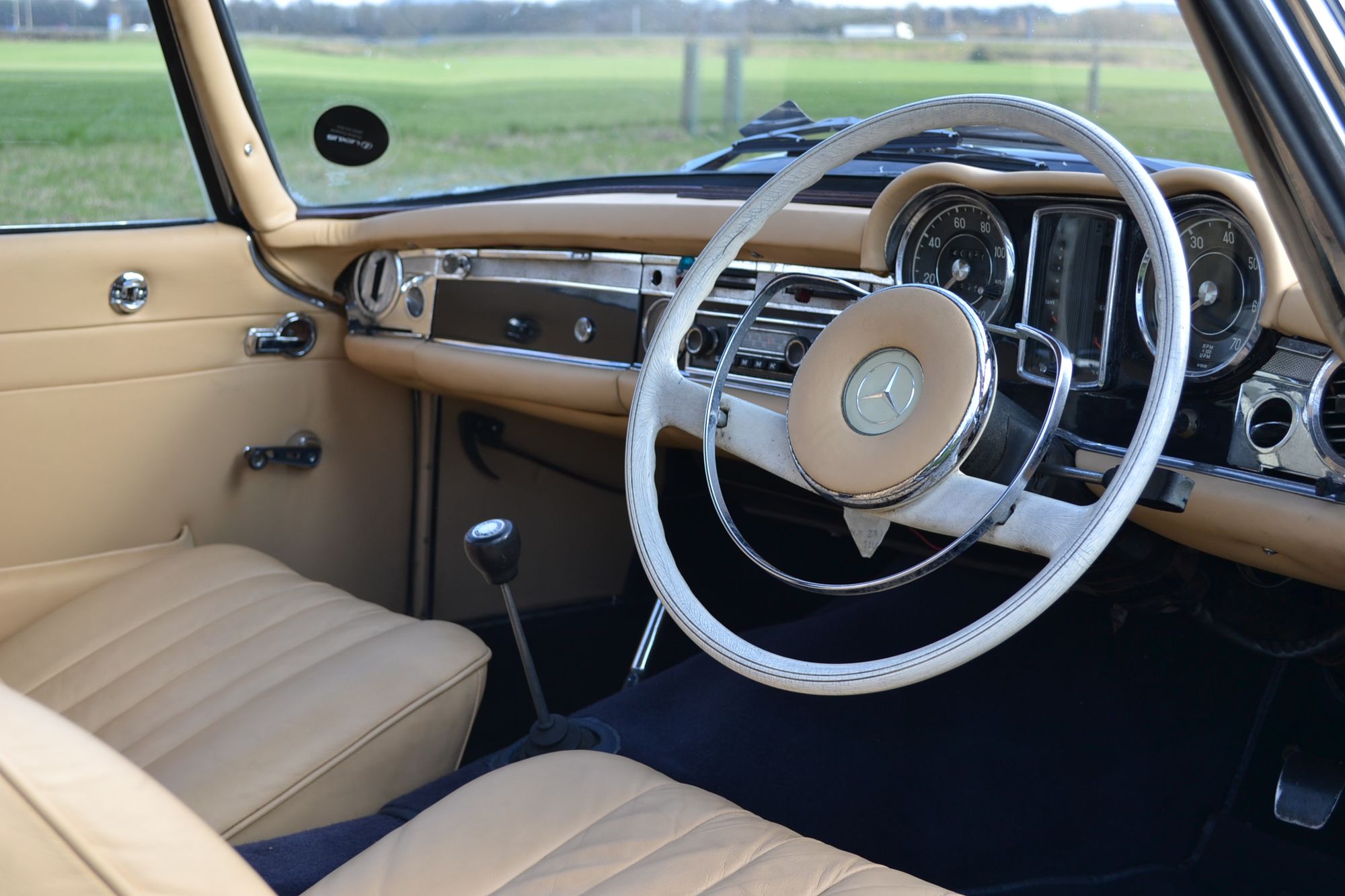 Mercedes-Benz 230SL