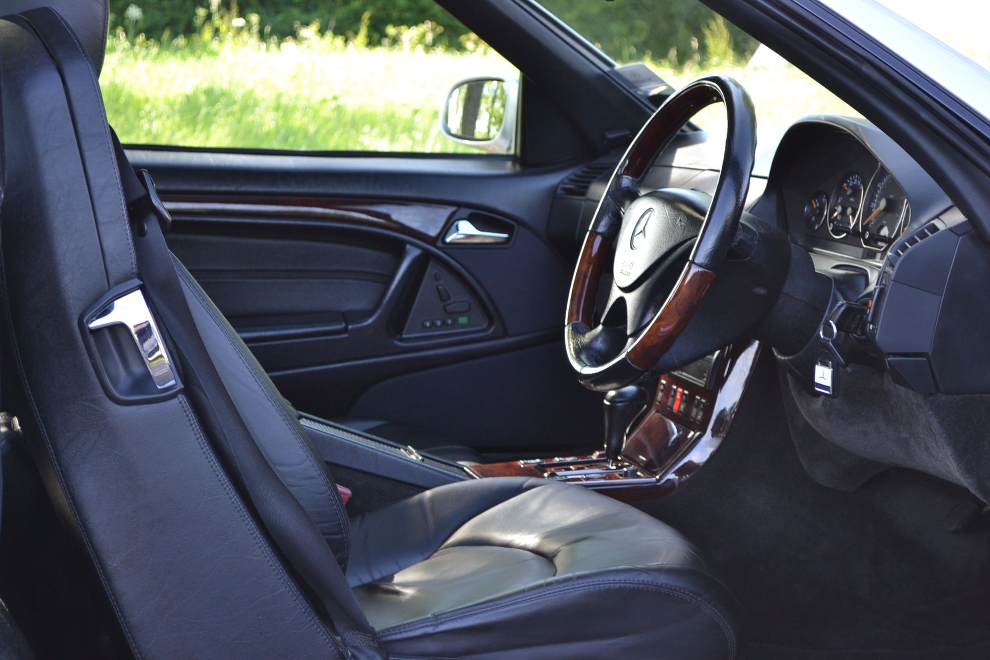 Mercedes-Benz SL320