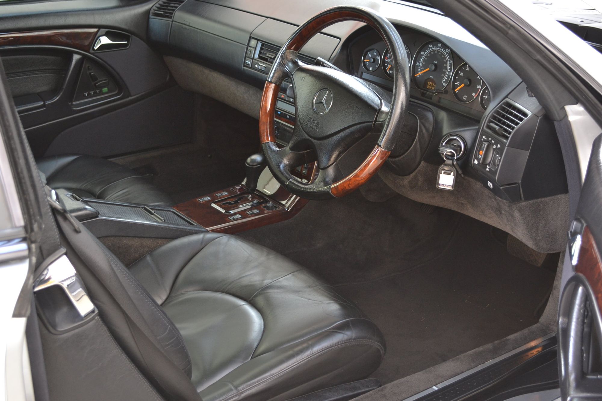 Mercedes-Benz SL320