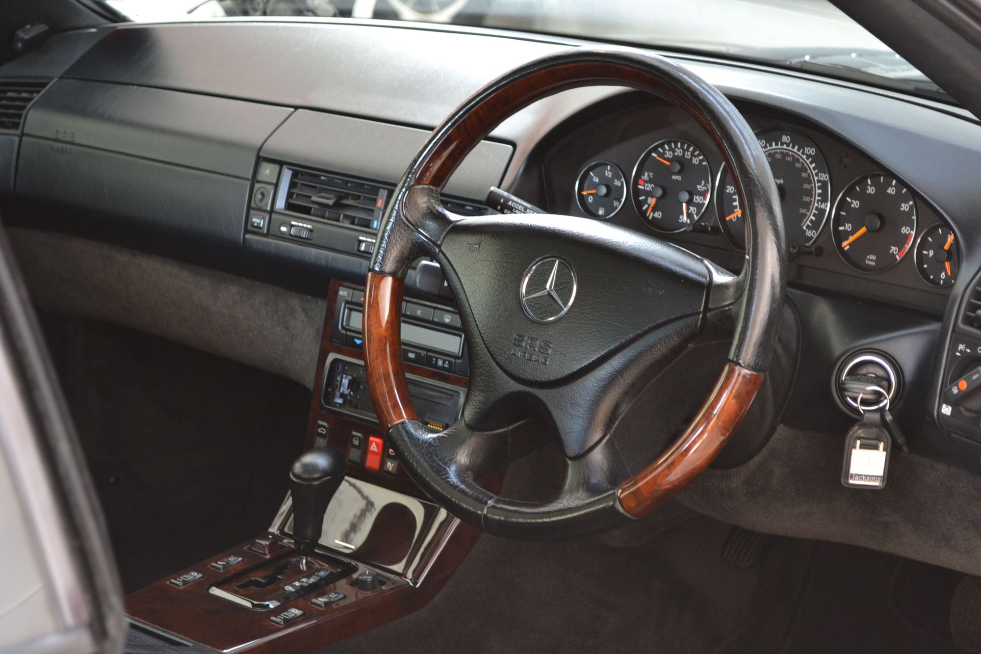 Mercedes-Benz SL320