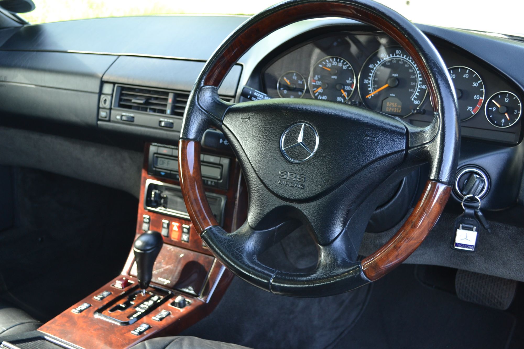 Mercedes-Benz SL320
