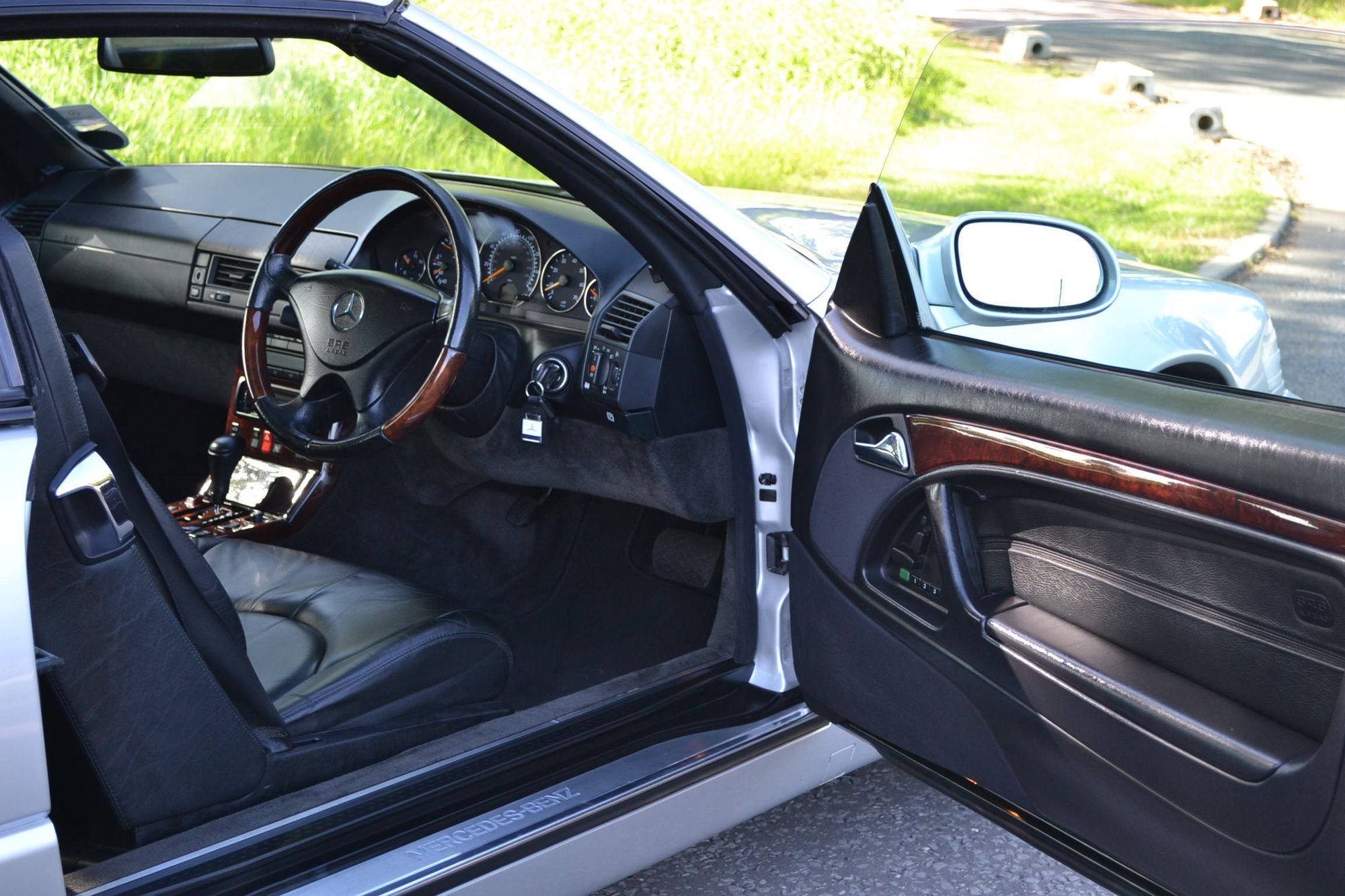 Mercedes-Benz SL320