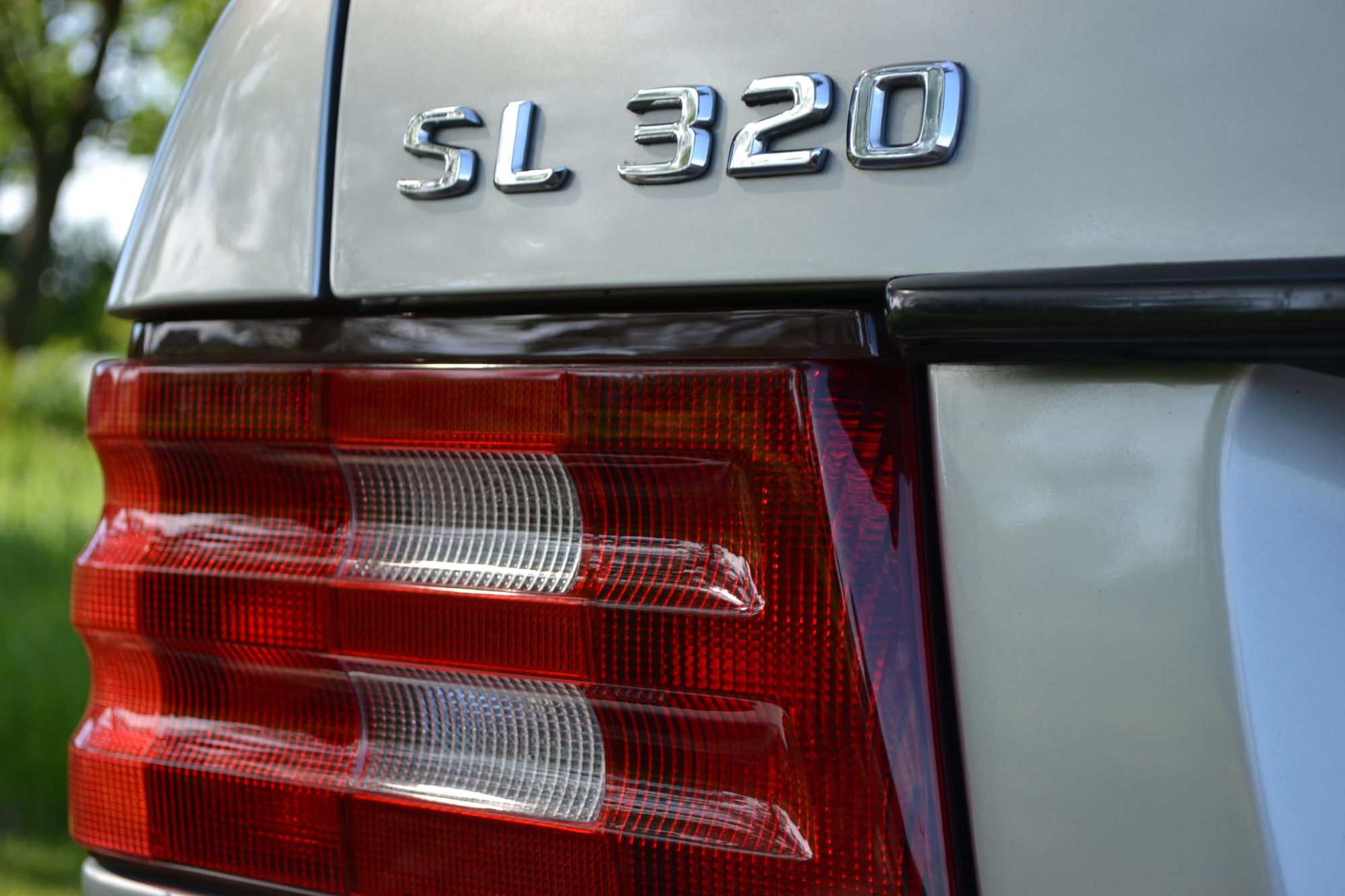 Mercedes-Benz SL320