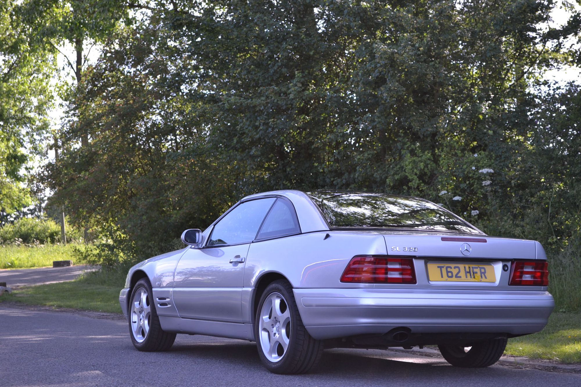 Mercedes-Benz SL320