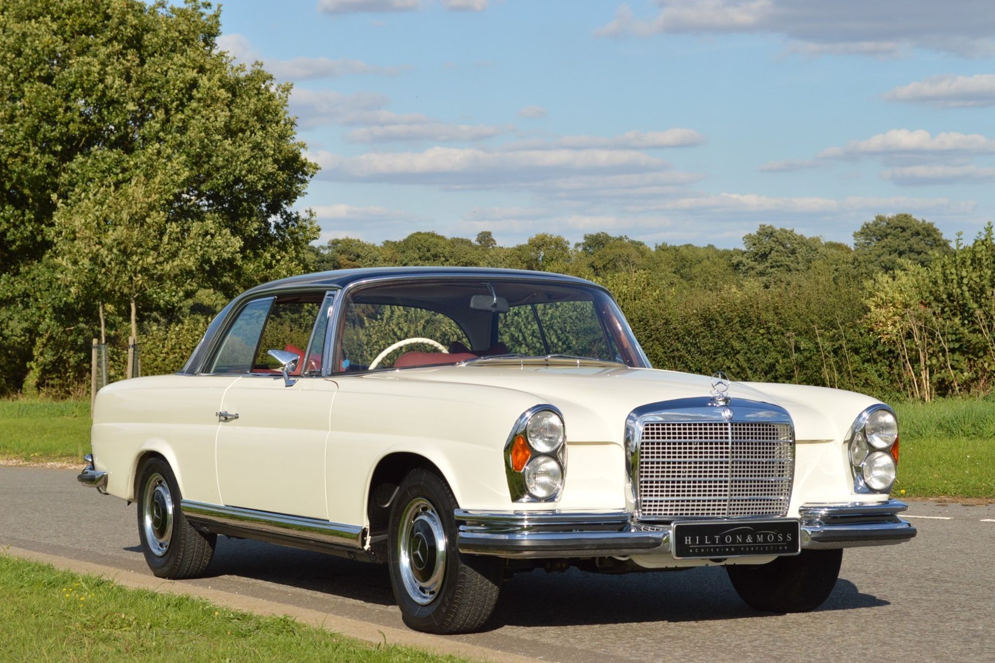 1971 Mercedes-Benz 280SE 3.5 RHD